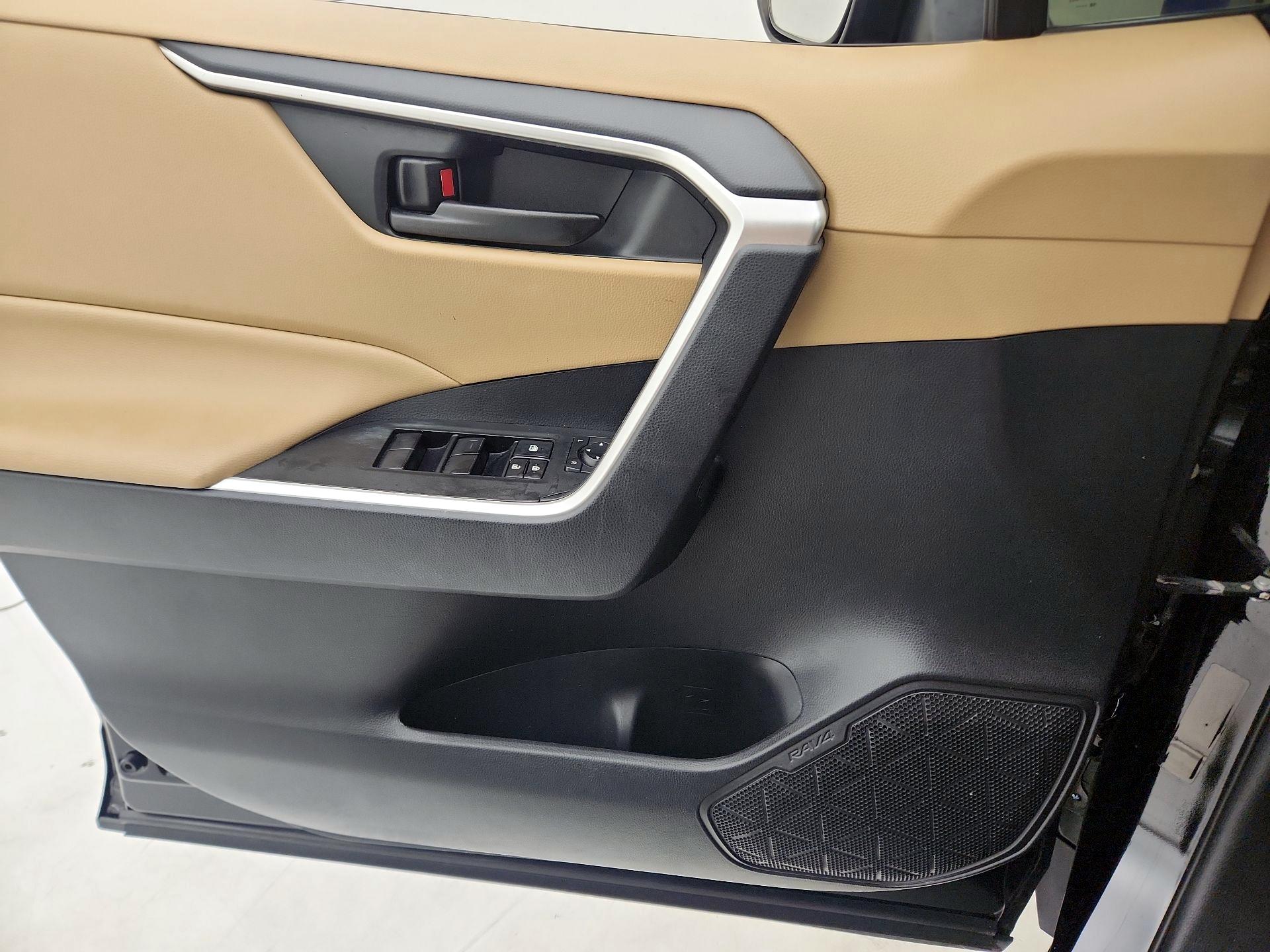 Thumbnail: 2019 Toyota RAV4 - 12