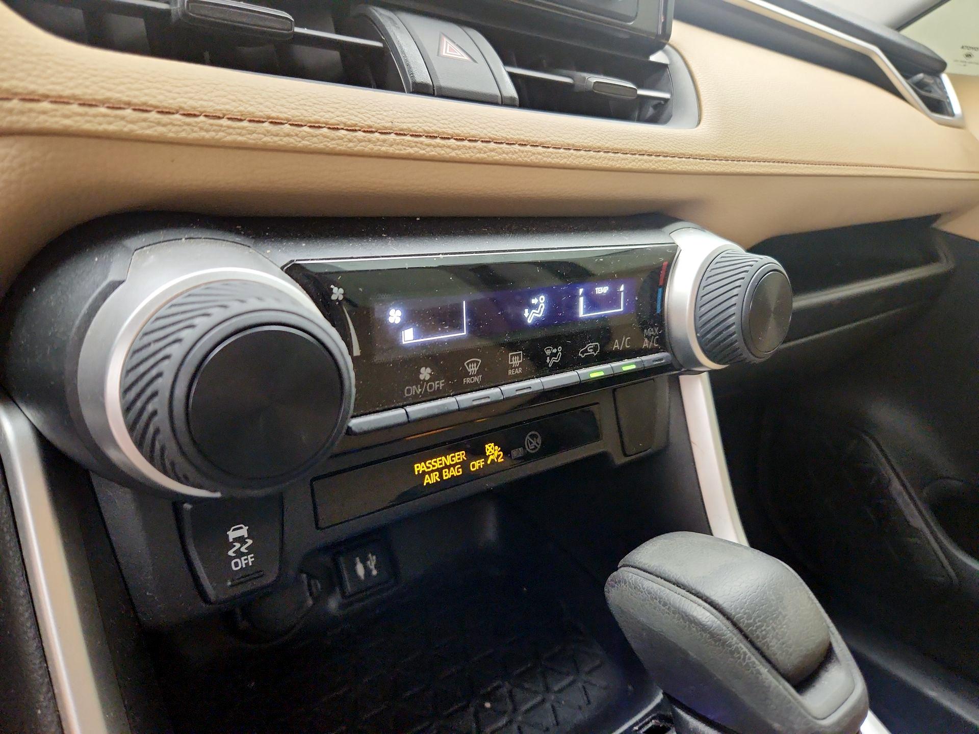 Thumbnail: 2019 Toyota RAV4 - 16