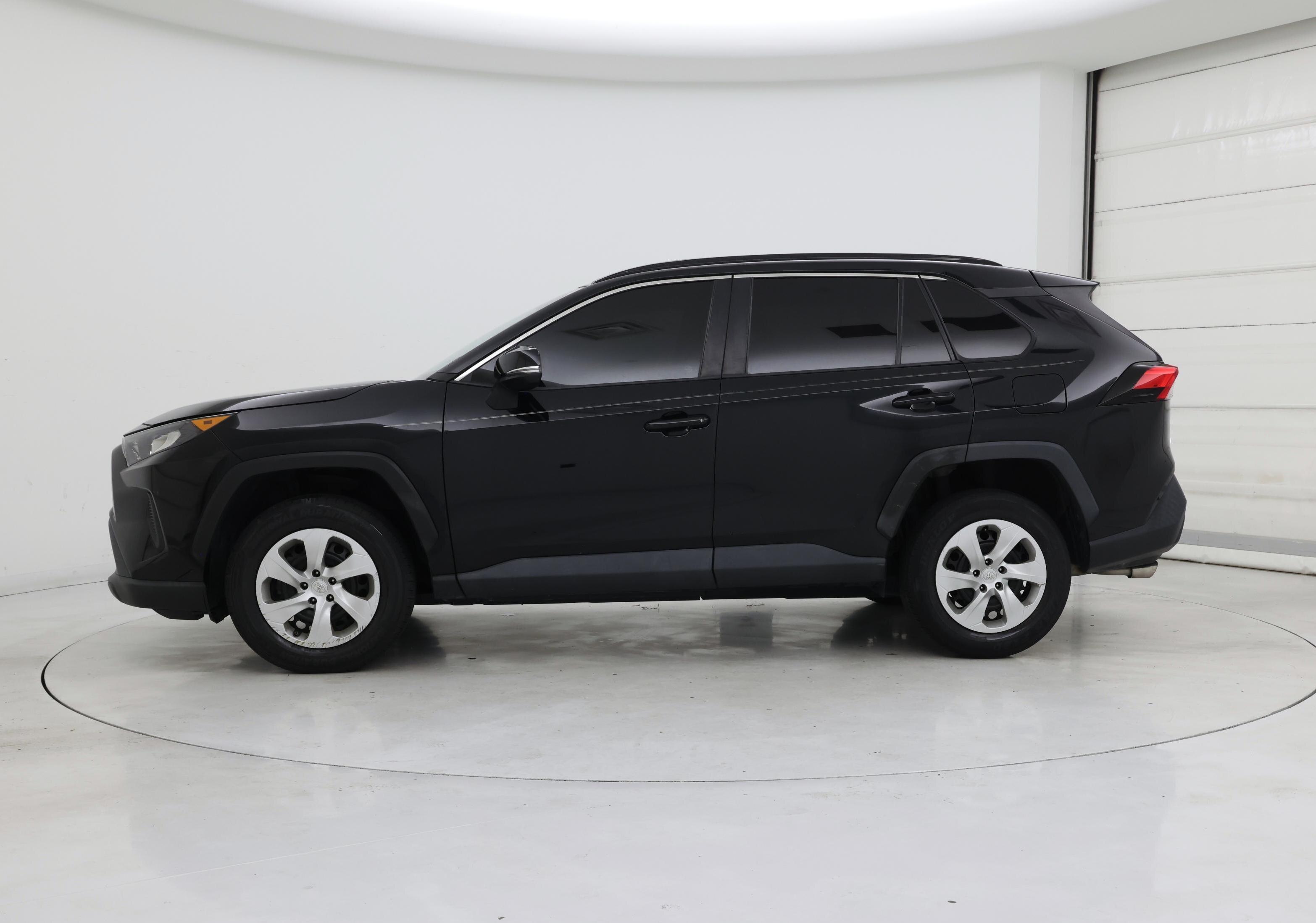 Thumbnail: 2019 Toyota RAV4 - 3