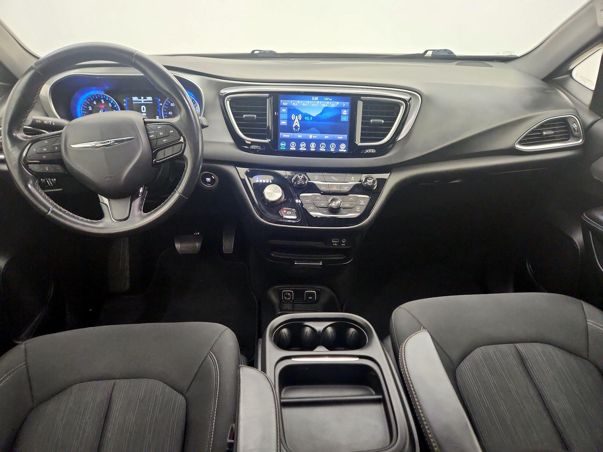 Thumbnail: 2019 Chrysler Pacifica - 9