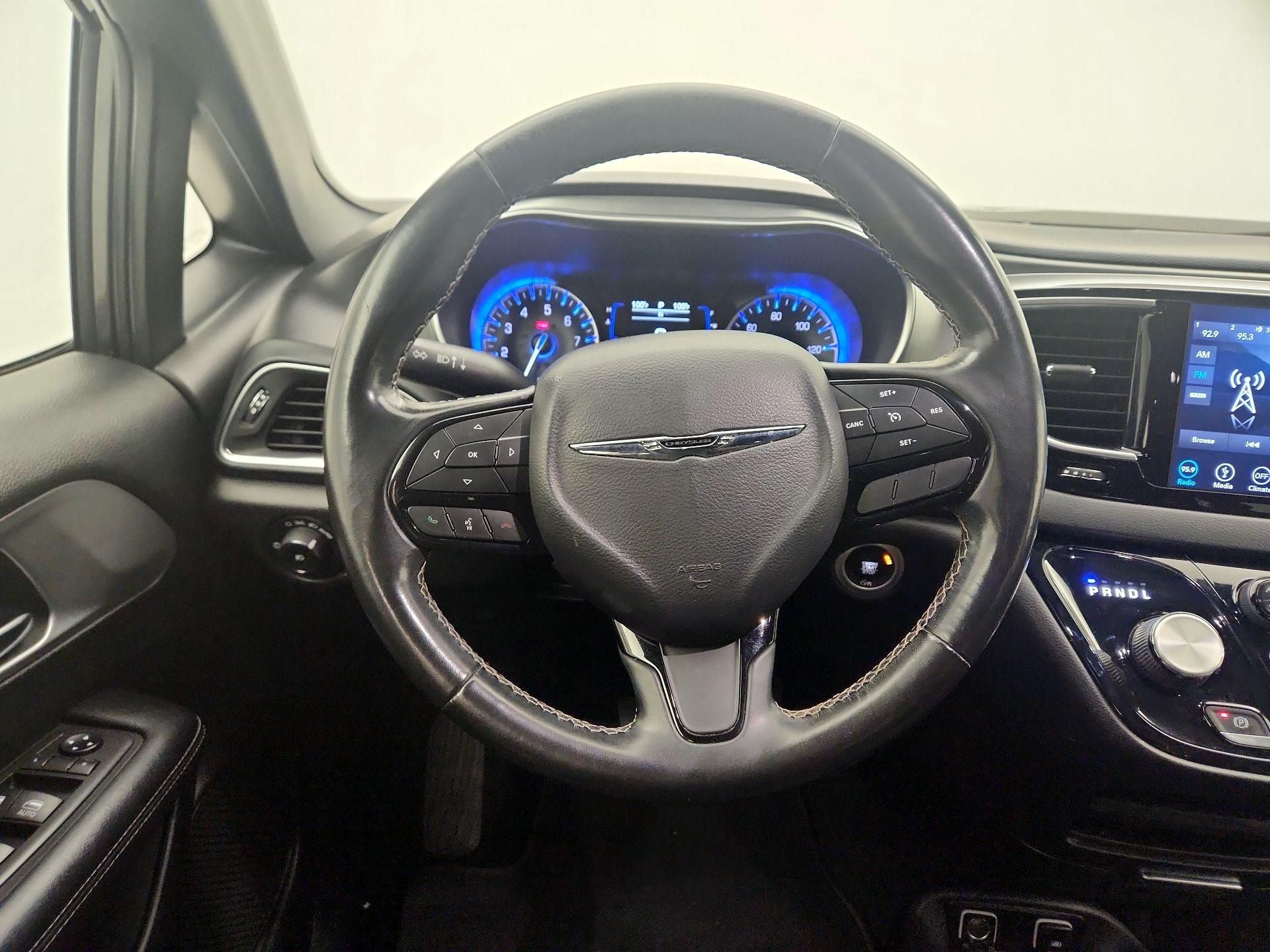 Thumbnail: 2019 Chrysler Pacifica - 10