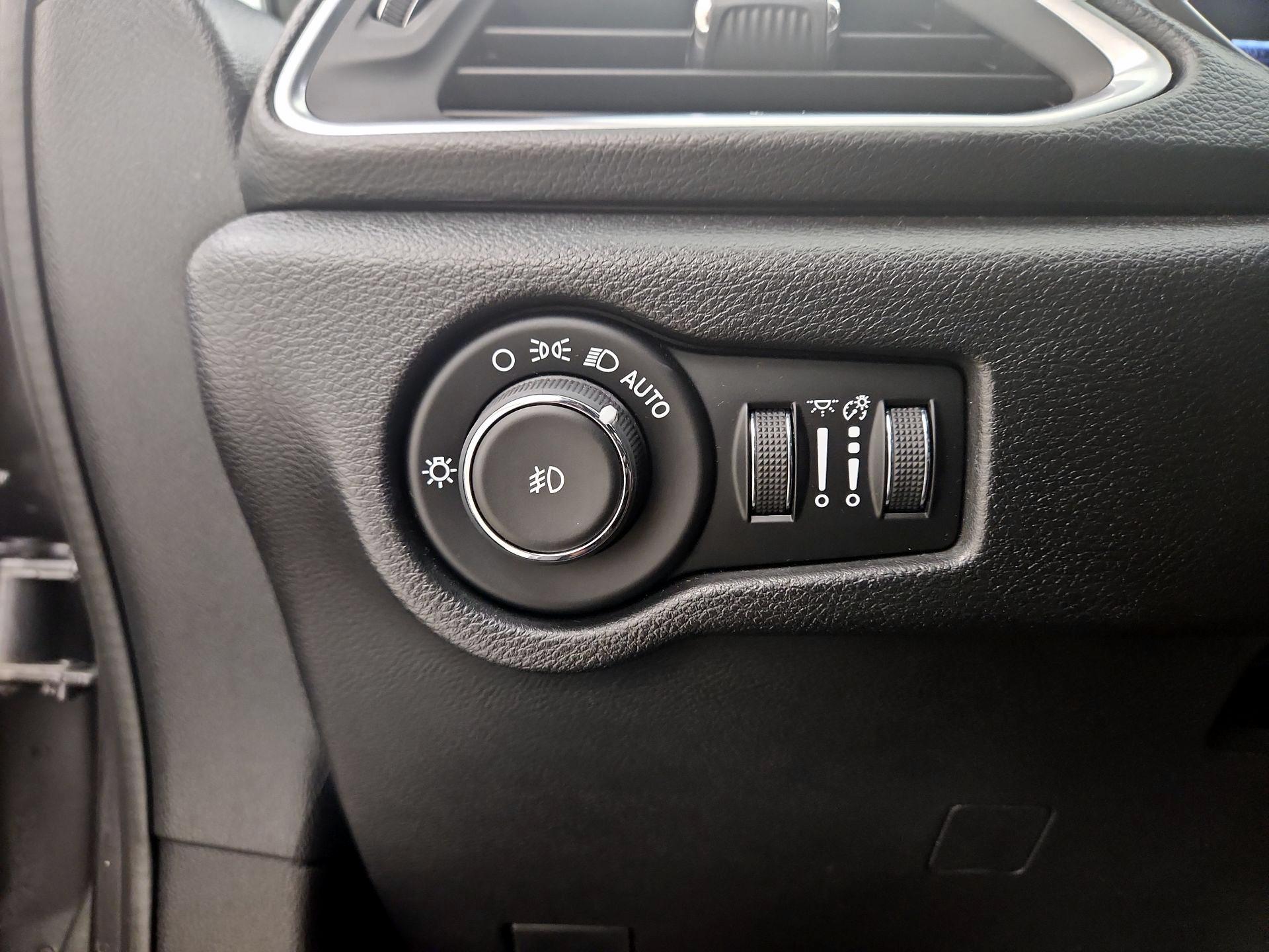 Thumbnail: 2019 Chrysler Pacifica - 13
