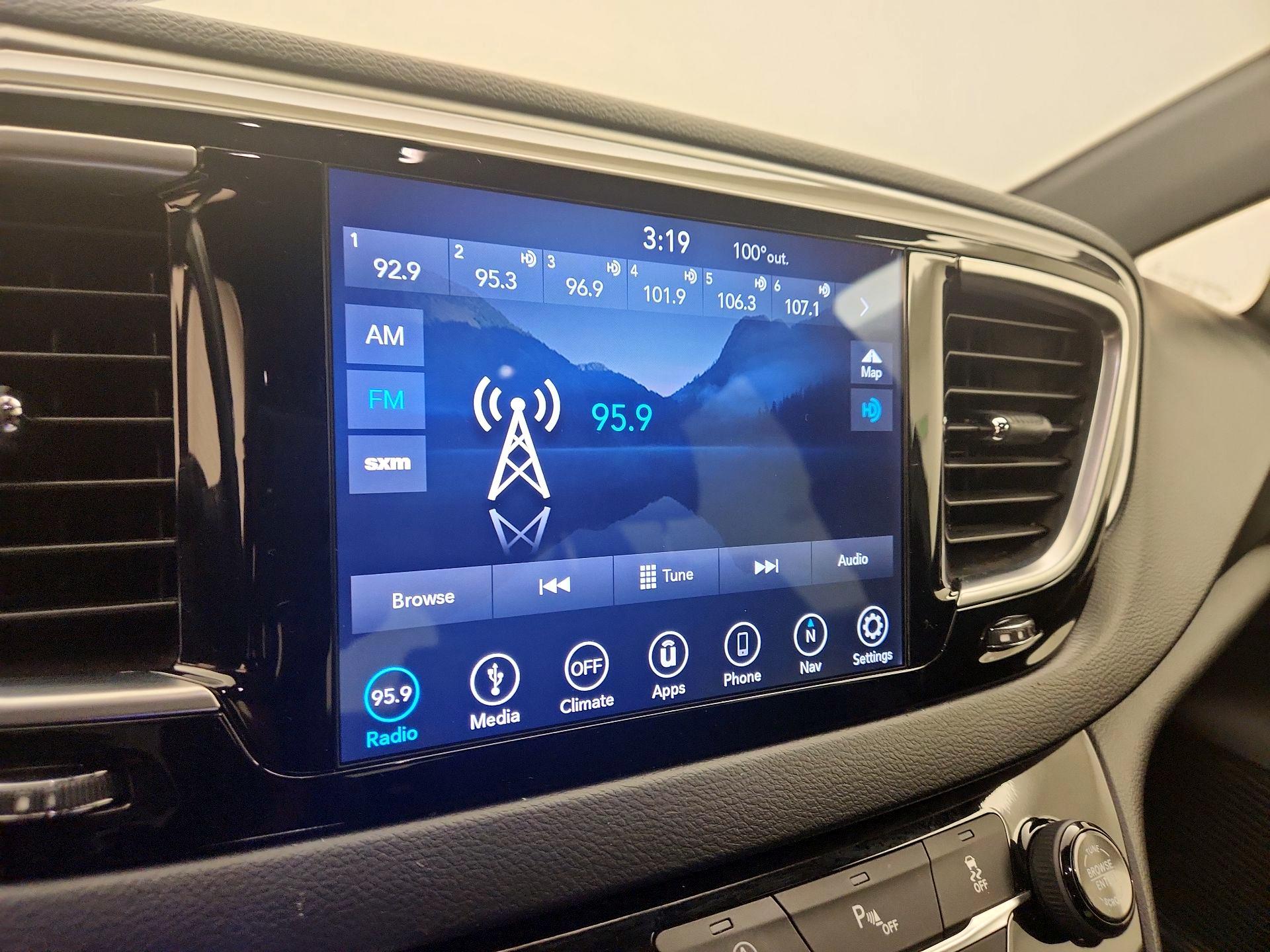 Thumbnail: 2019 Chrysler Pacifica - 16