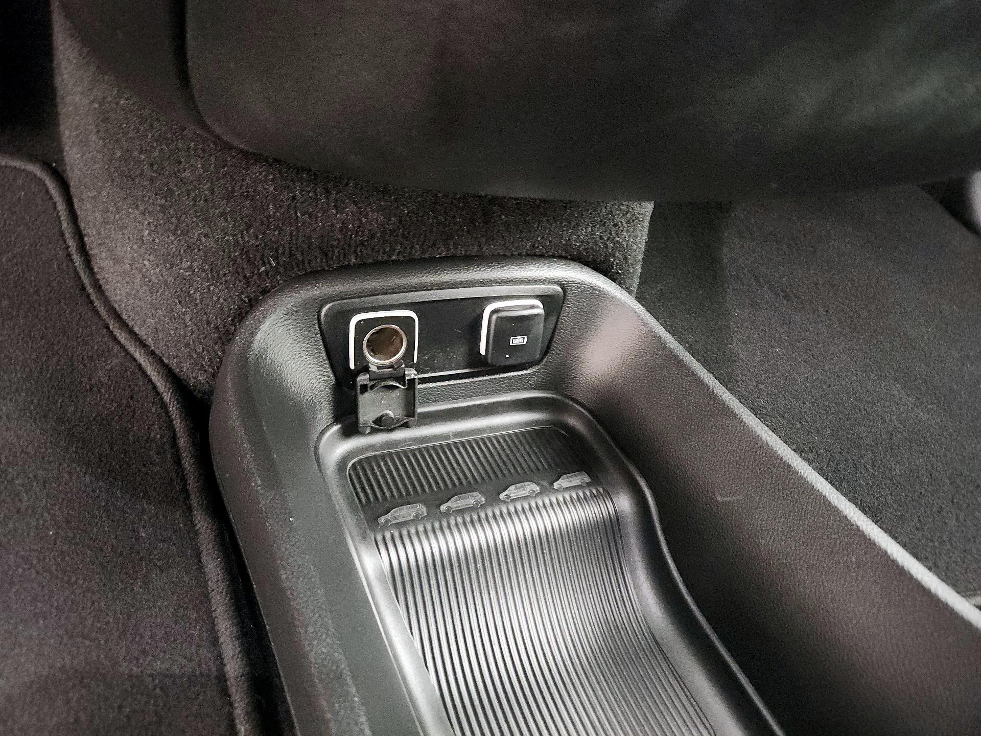 Thumbnail: 2019 Chrysler Pacifica - 19