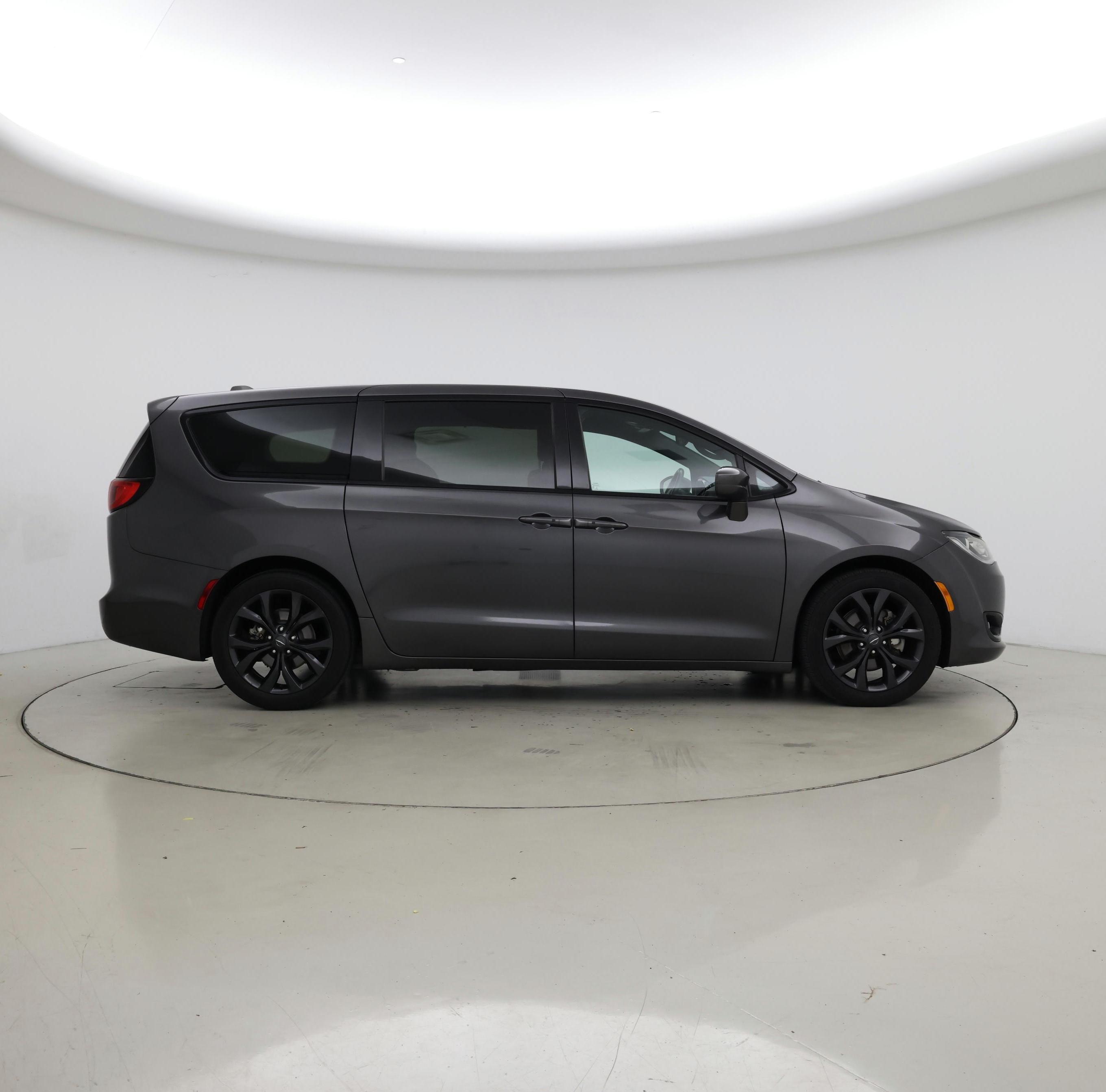 Thumbnail: 2019 Chrysler Pacifica - 7