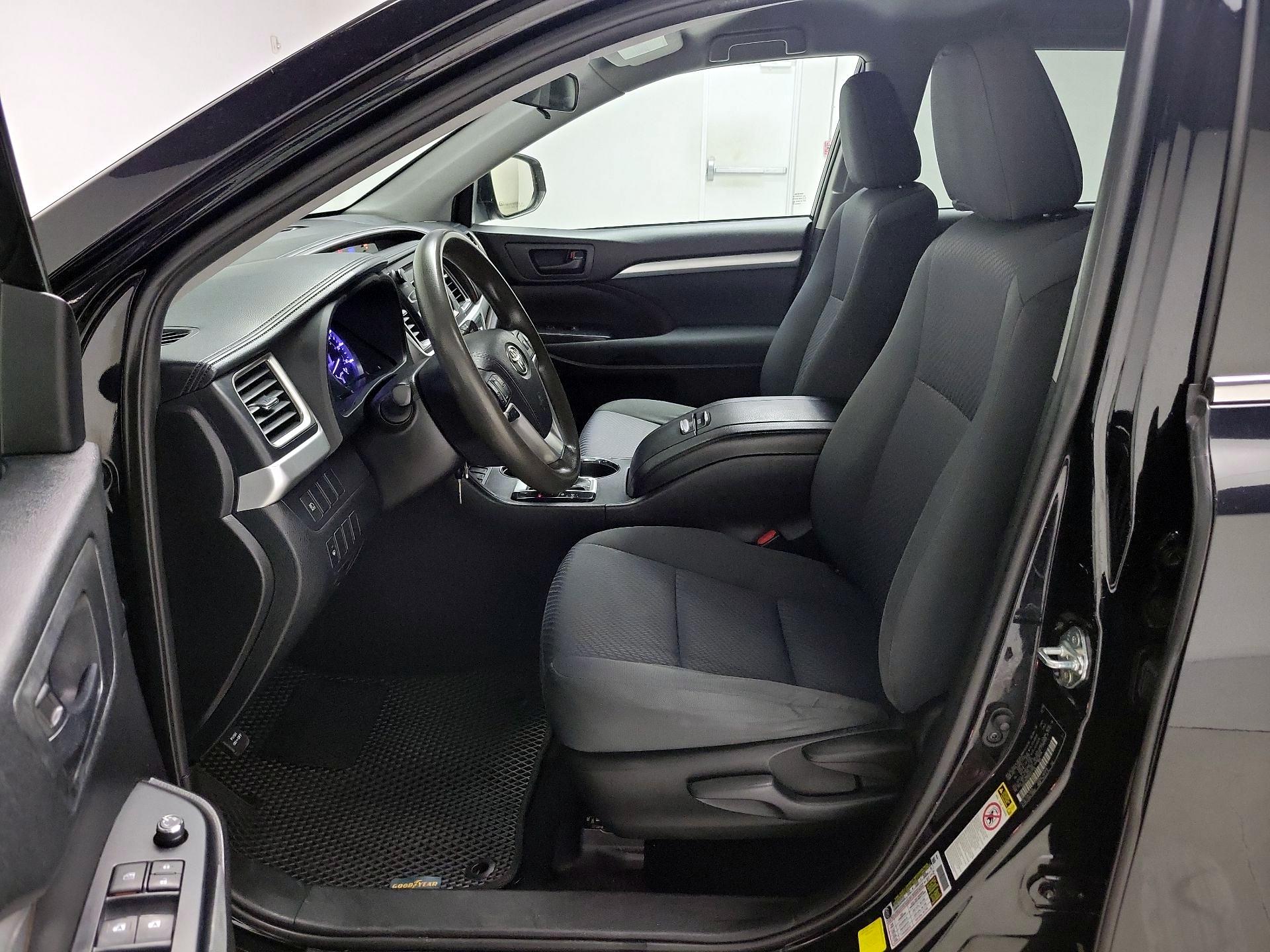 Thumbnail: 2019 Toyota Highlander - 11