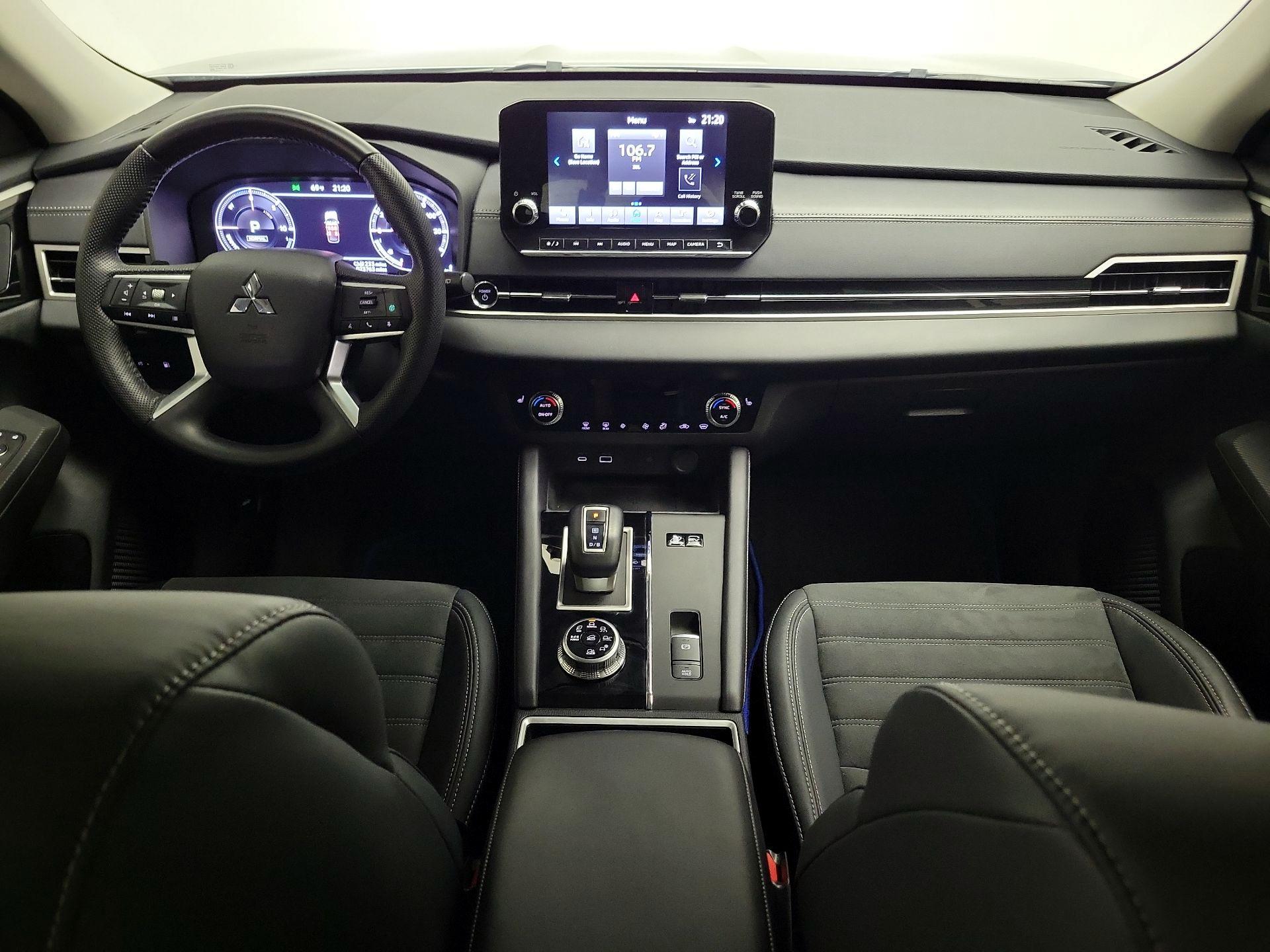 Thumbnail: 2023 Mitsubishi Outlander - 9