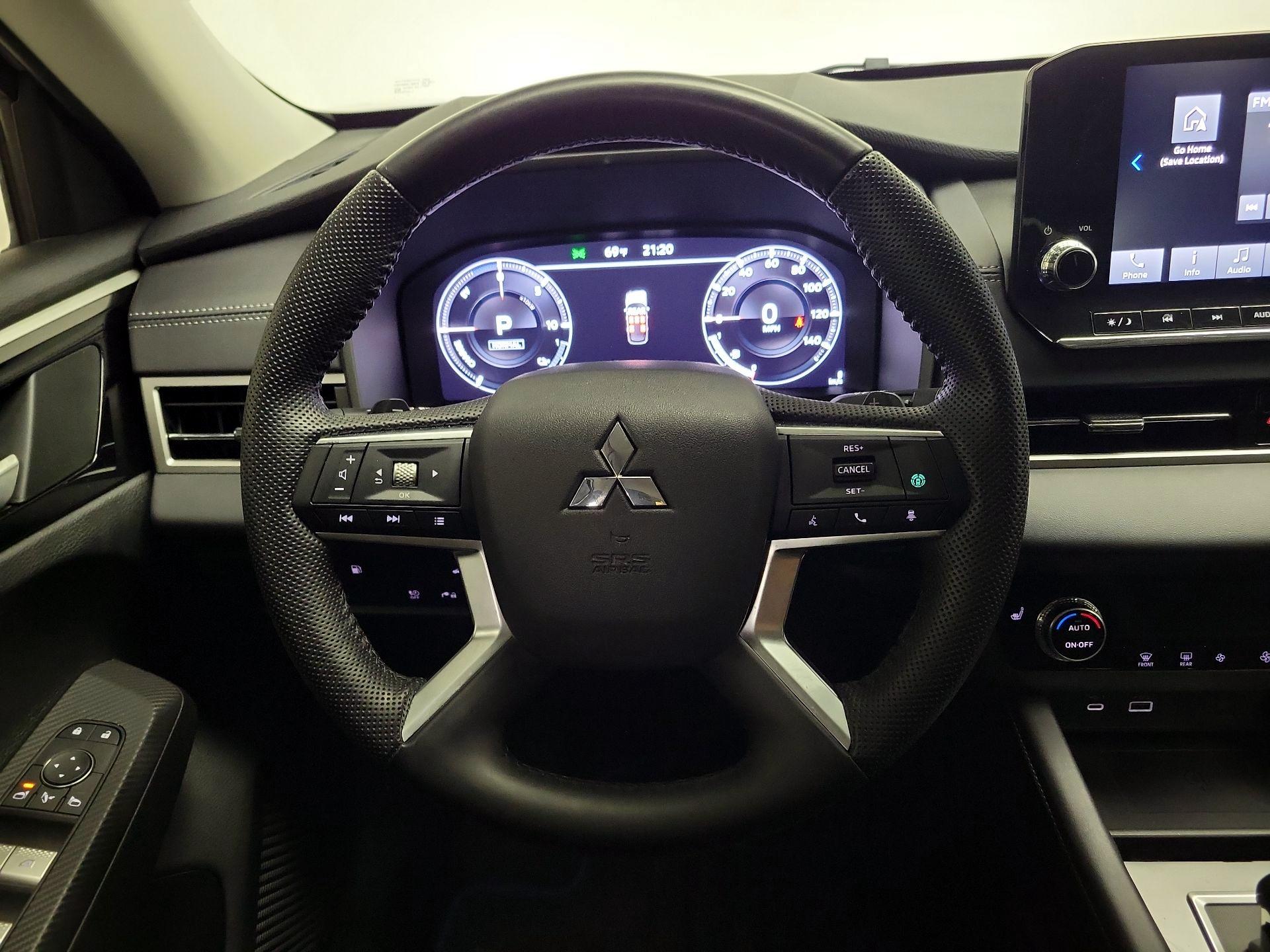 Thumbnail: 2023 Mitsubishi Outlander - 10