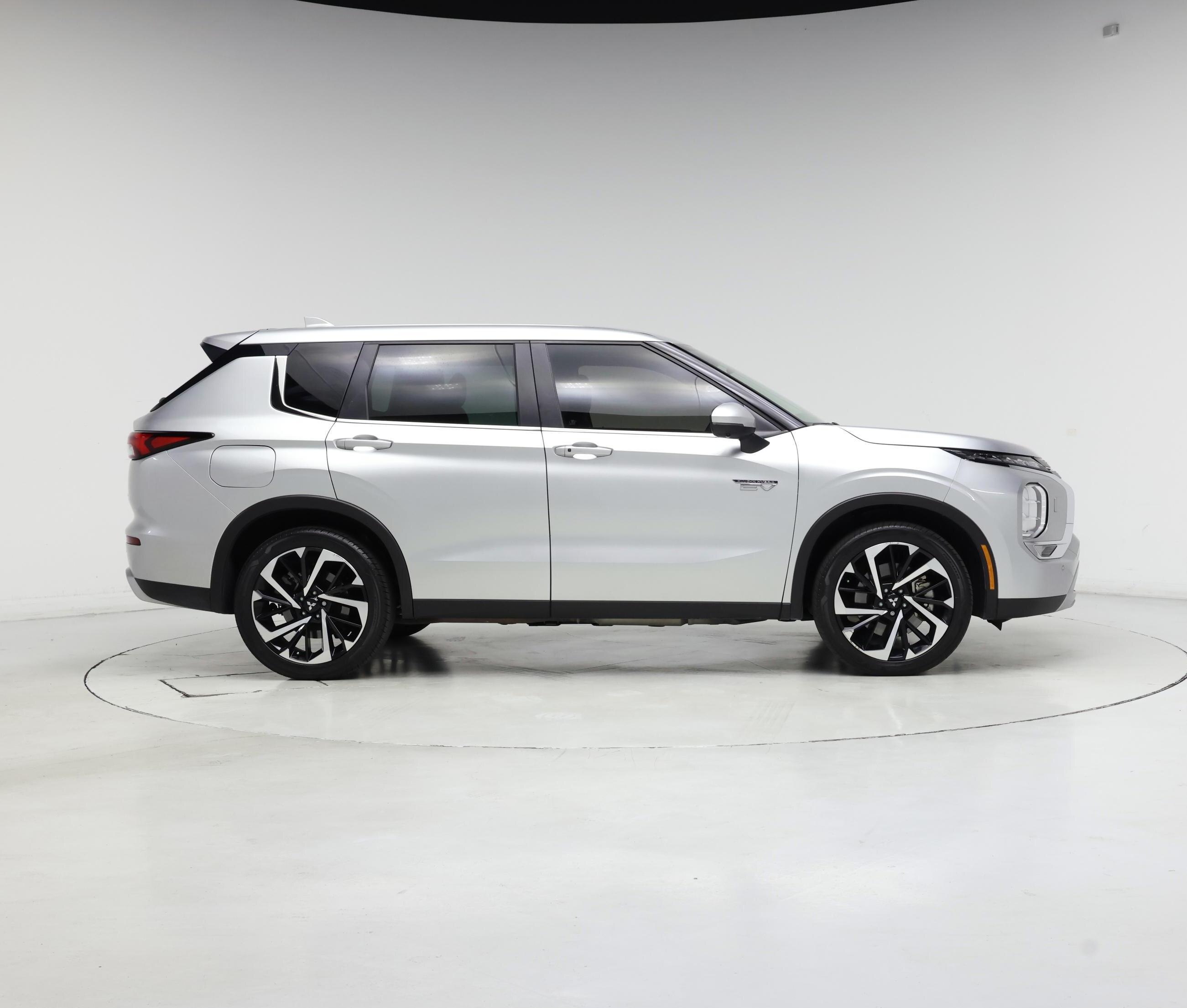 Thumbnail: 2023 Mitsubishi Outlander - 7