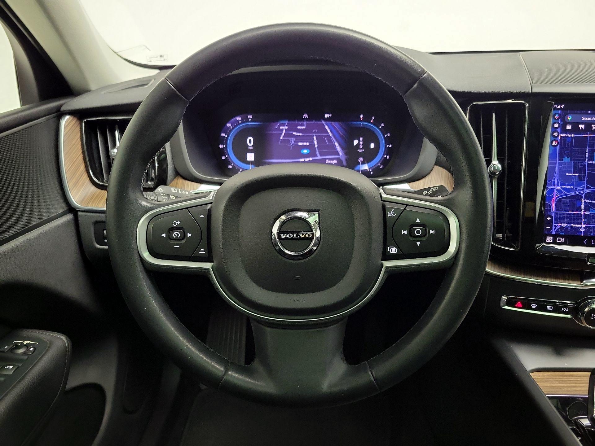 Thumbnail: 2022 Volvo XC60 - 10