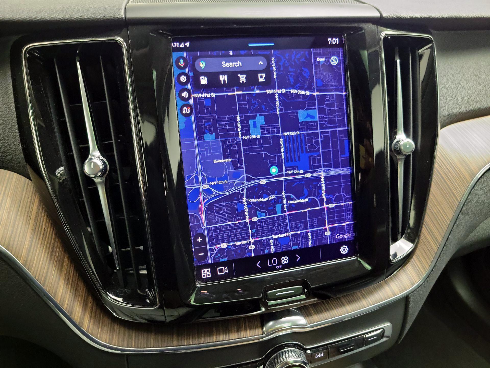 Thumbnail: 2022 Volvo XC60 - 14