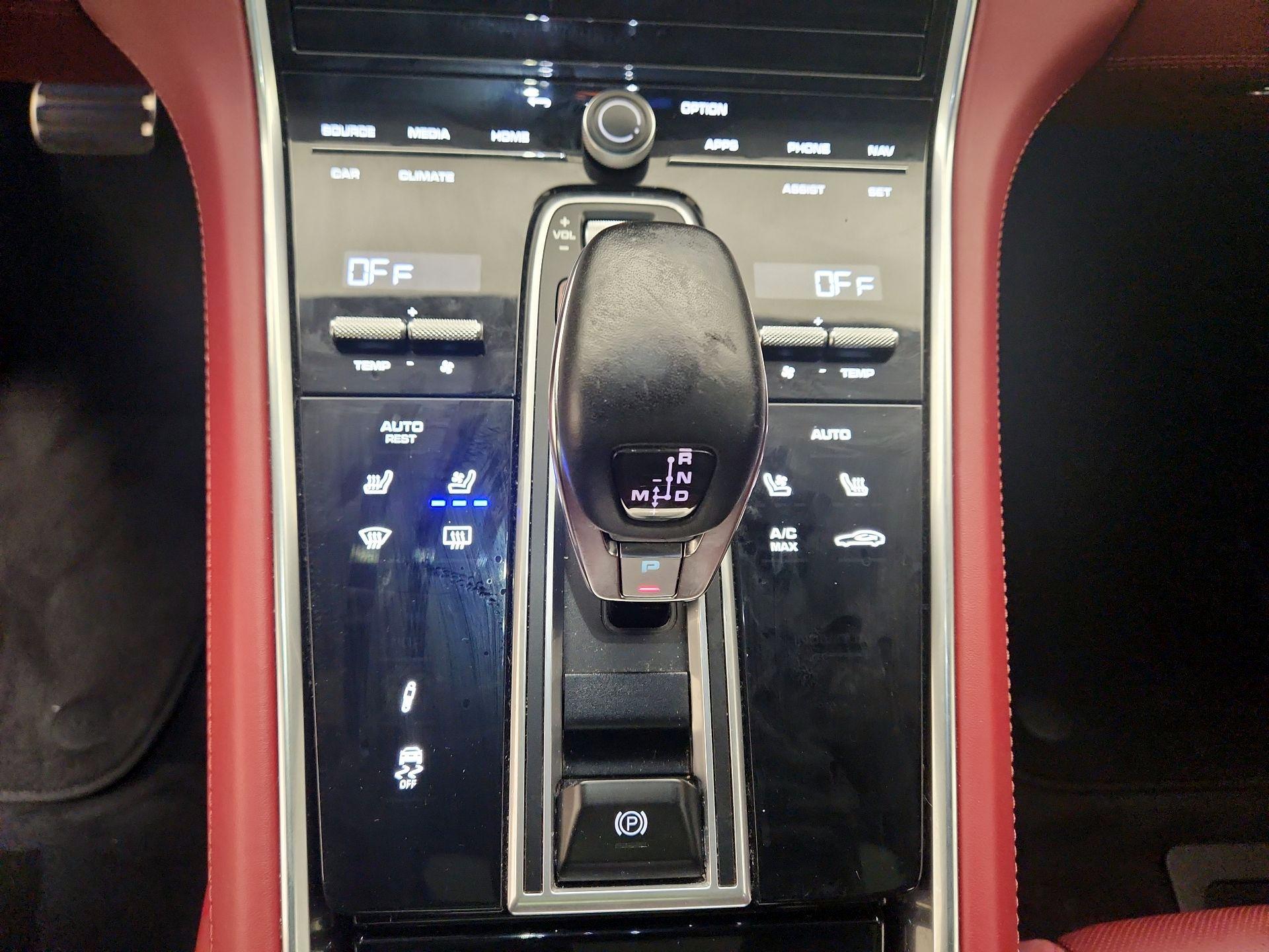Thumbnail: 2022 Porsche Panamera - 18