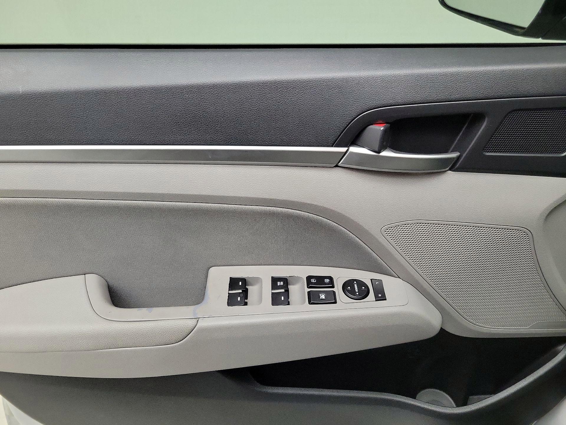 Thumbnail: 2019 Hyundai Elantra - 12