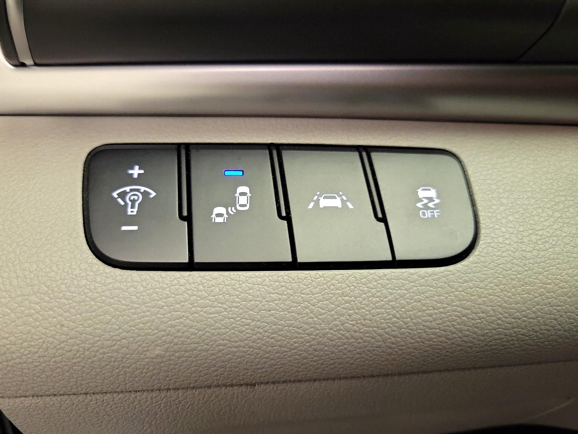 Thumbnail: 2019 Hyundai Elantra - 13