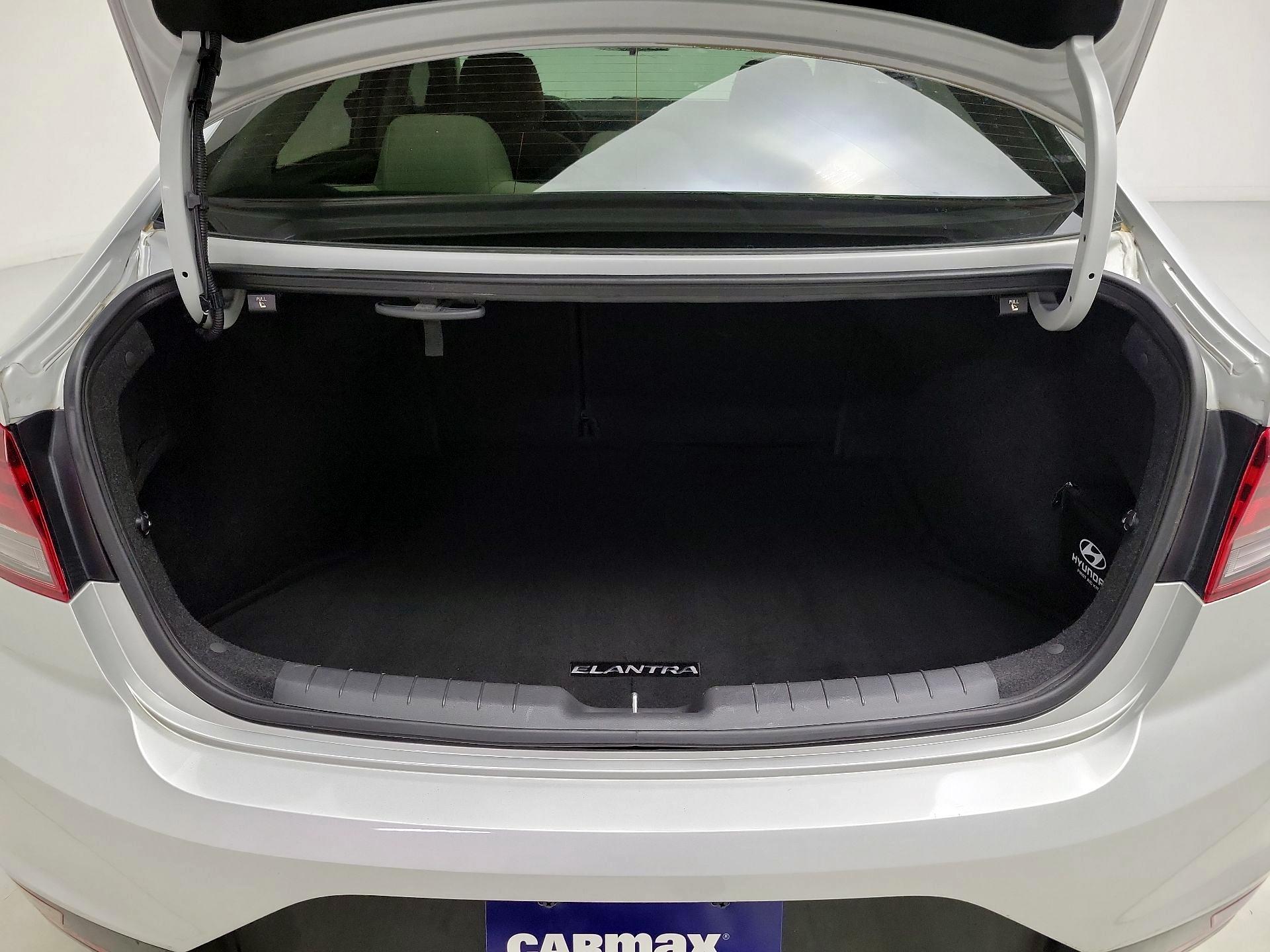 Thumbnail: 2019 Hyundai Elantra - 20