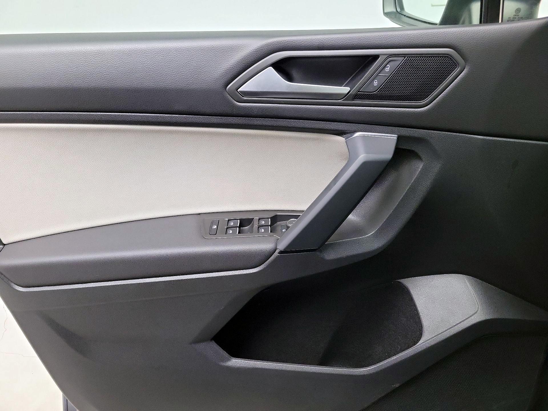 Thumbnail: 2019 Volkswagen Tiguan - 12