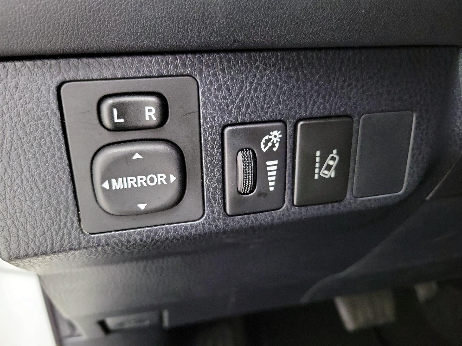 Thumbnail: 2018 Toyota RAV4 - 13