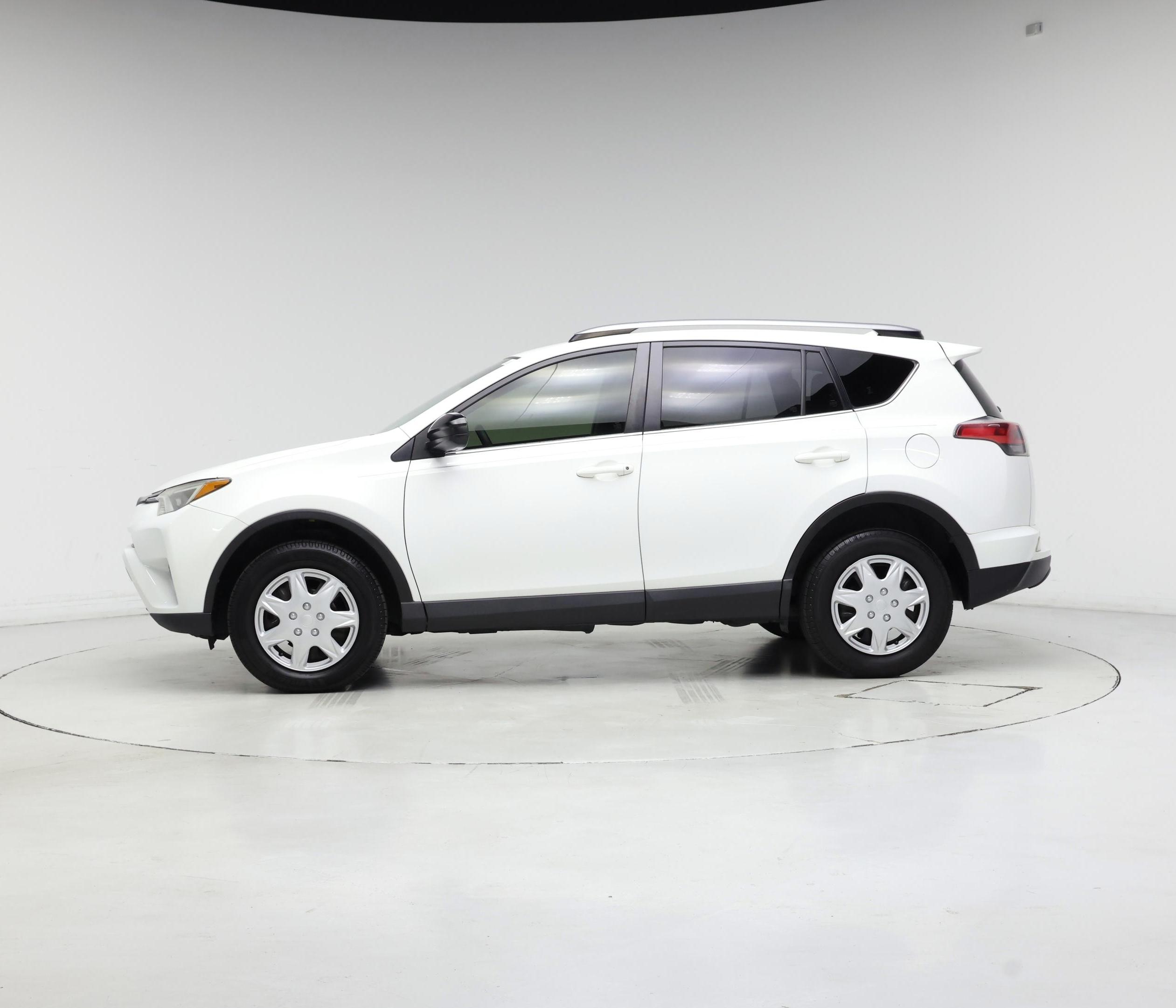 Thumbnail: 2018 Toyota RAV4 - 3
