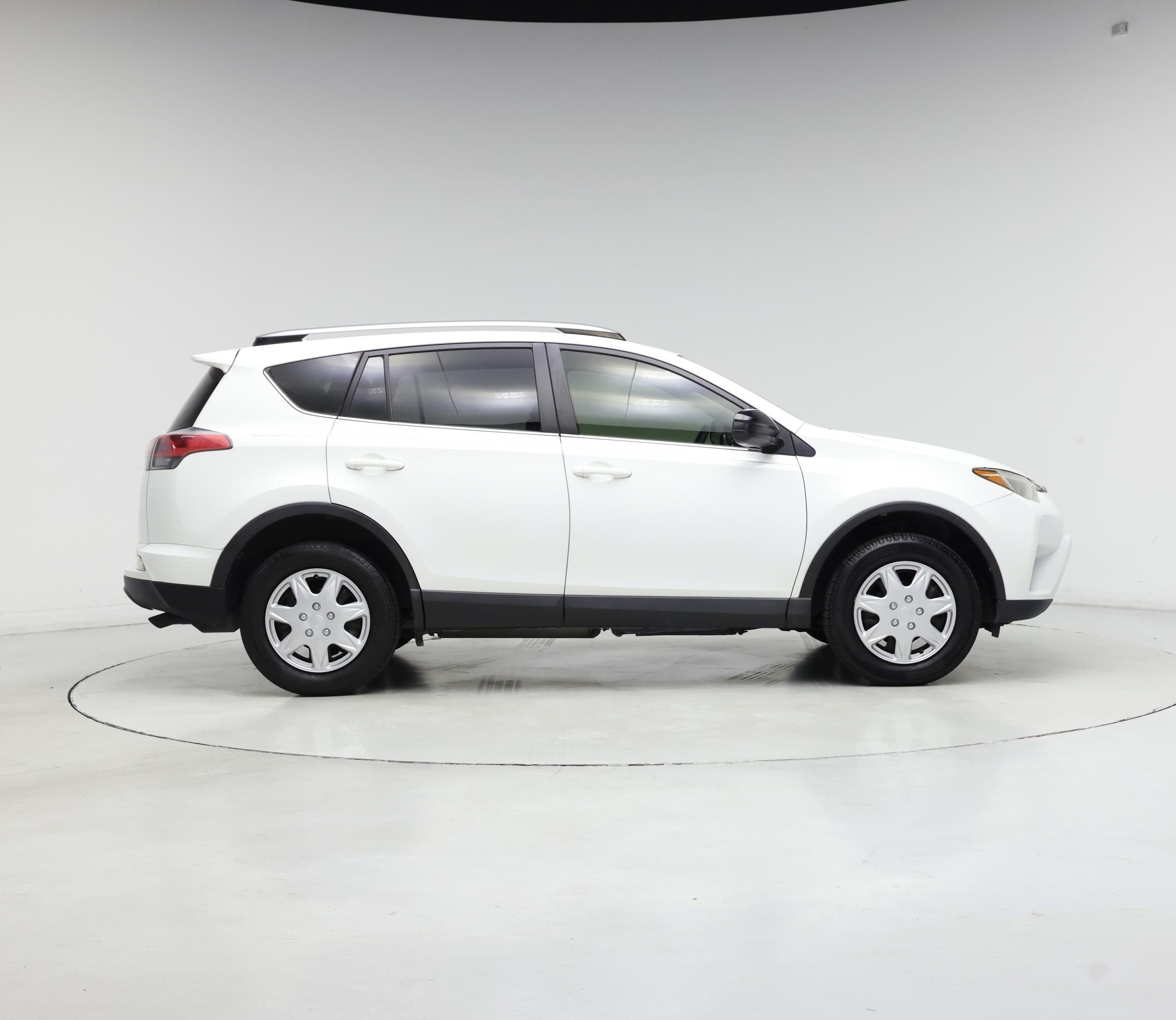 Thumbnail: 2018 Toyota RAV4 - 7