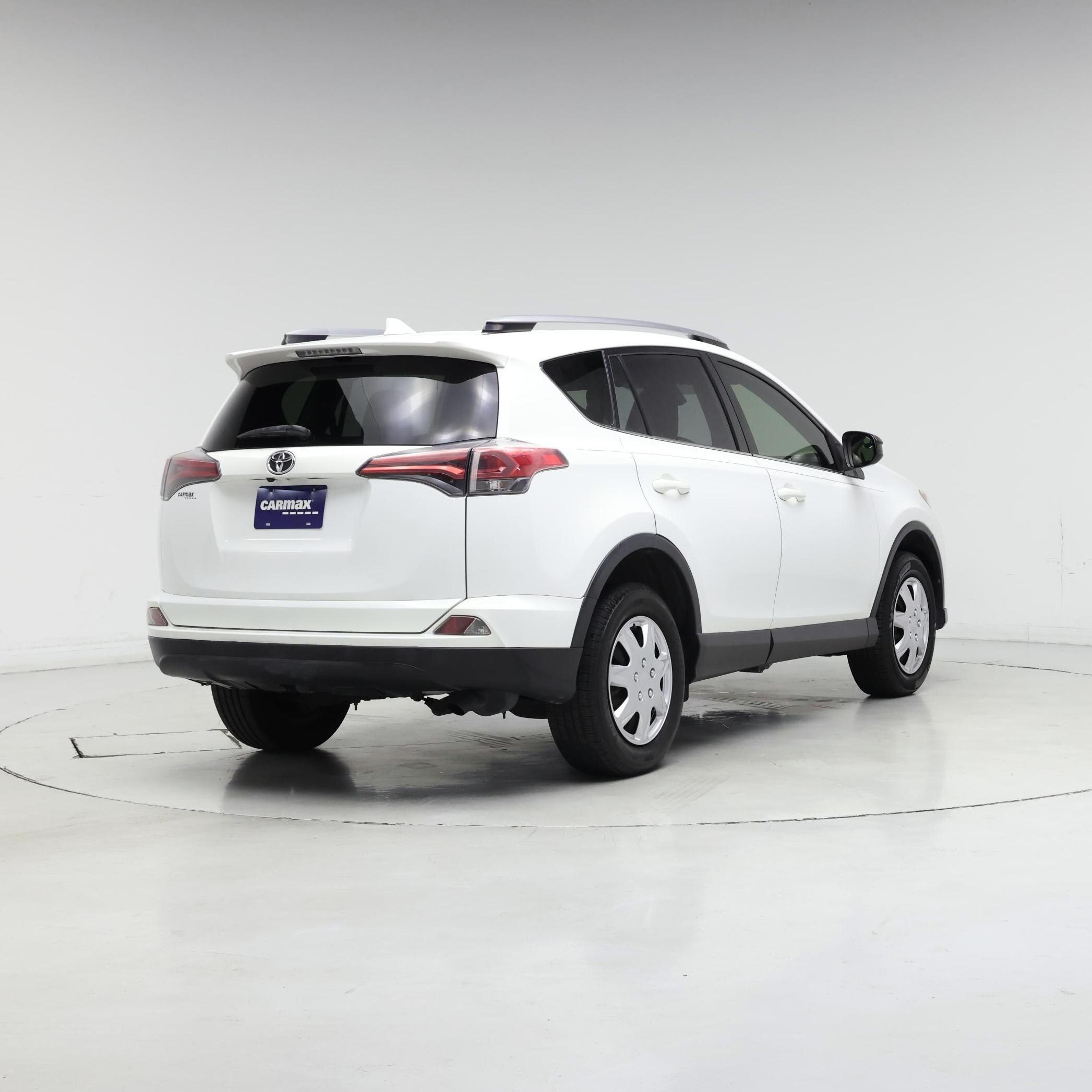 Thumbnail: 2018 Toyota RAV4 - 8