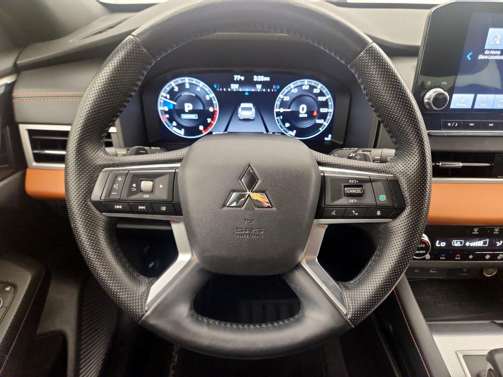 Thumbnail: 2022 Mitsubishi Outlander - 10