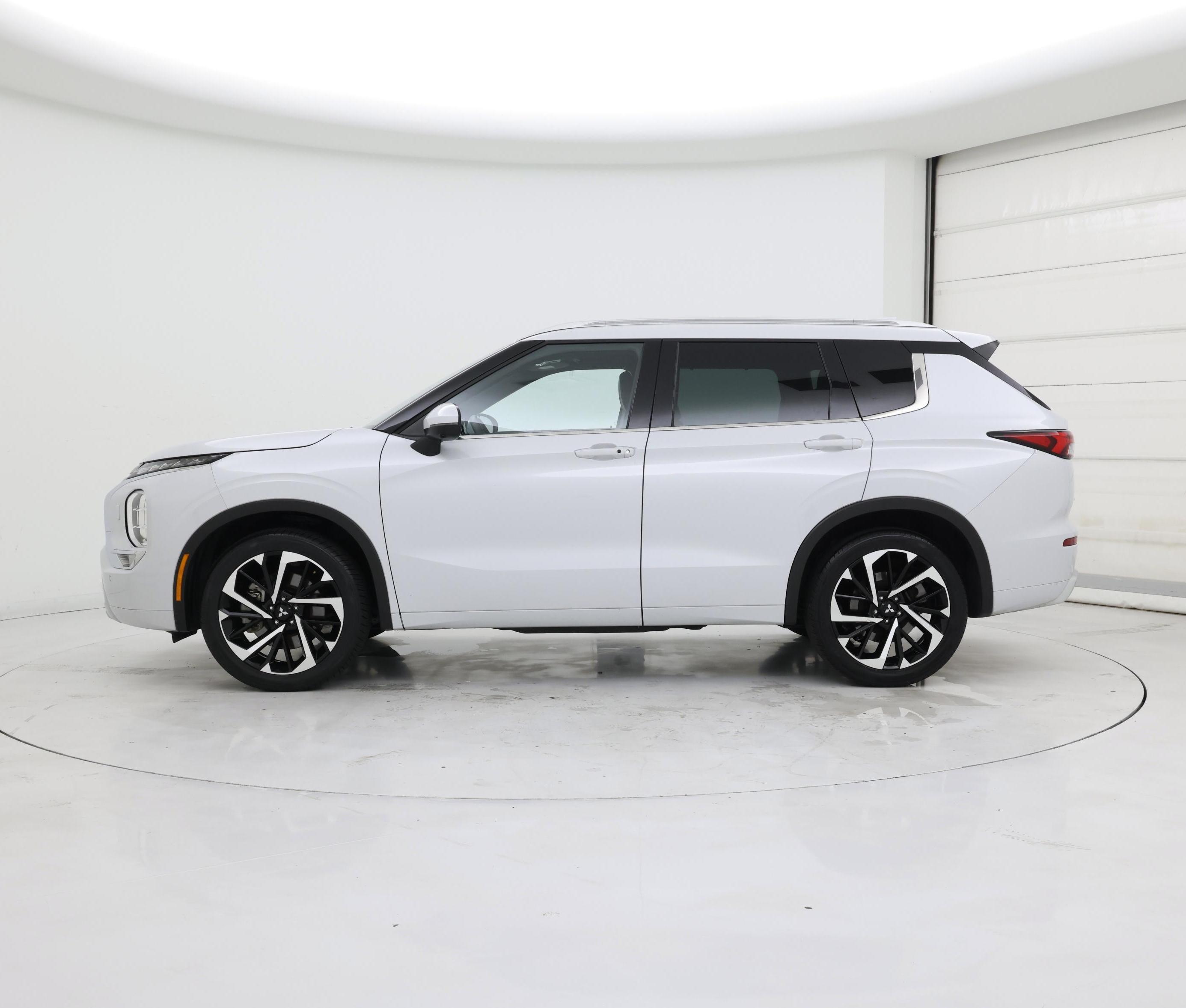 Thumbnail: 2022 Mitsubishi Outlander - 3
