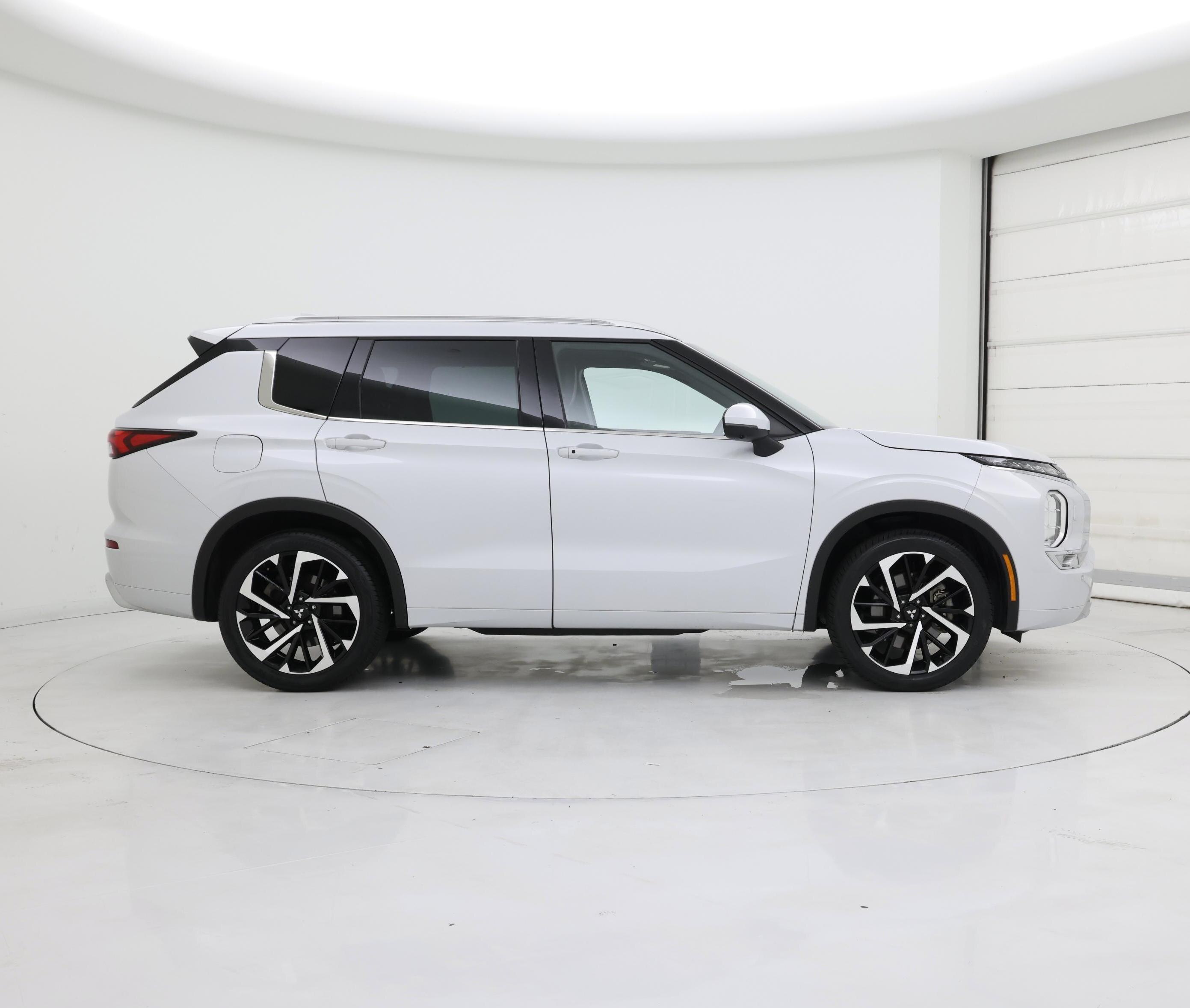 Thumbnail: 2022 Mitsubishi Outlander - 7