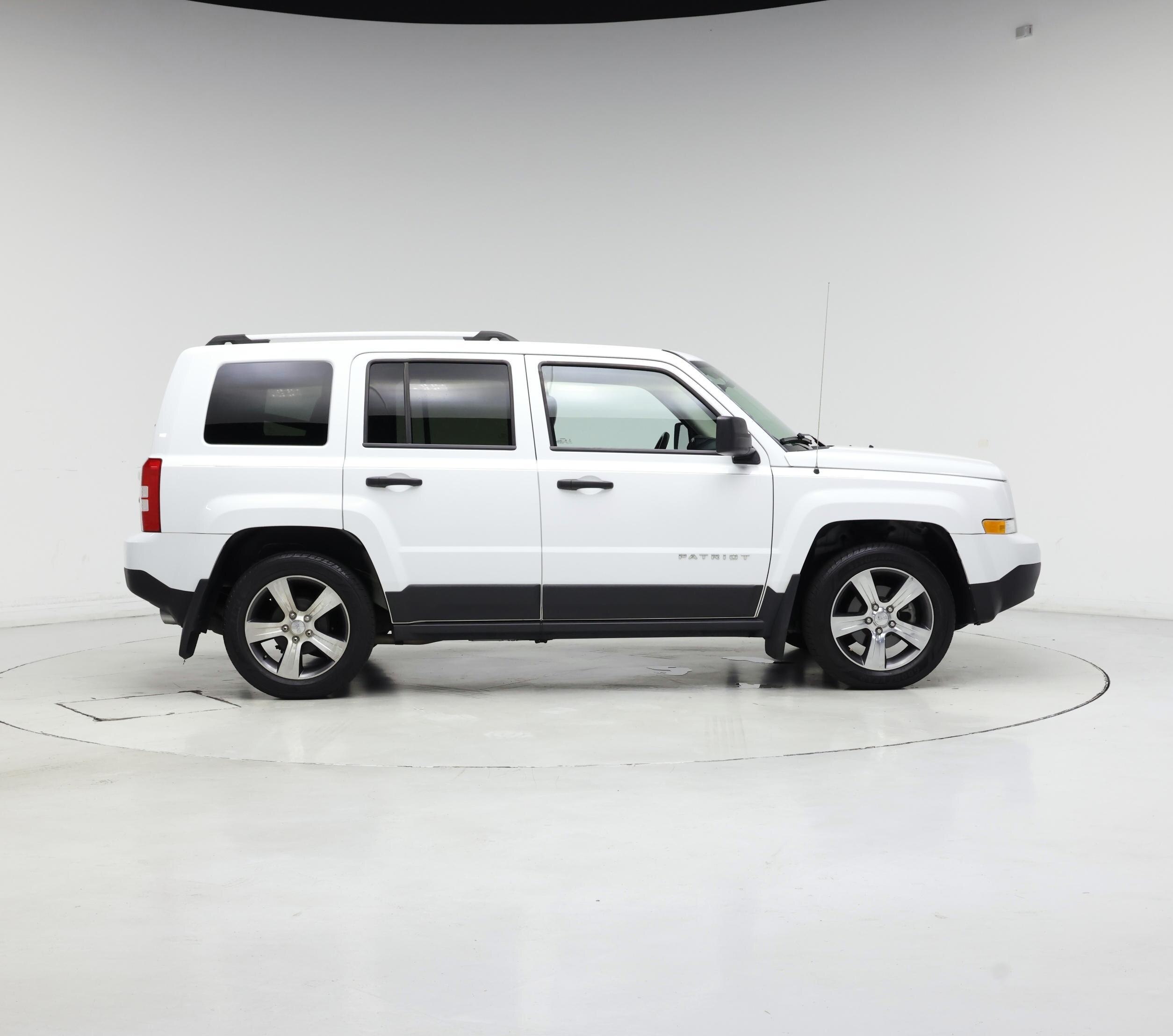 Thumbnail: 2016 Jeep Patriot - 7