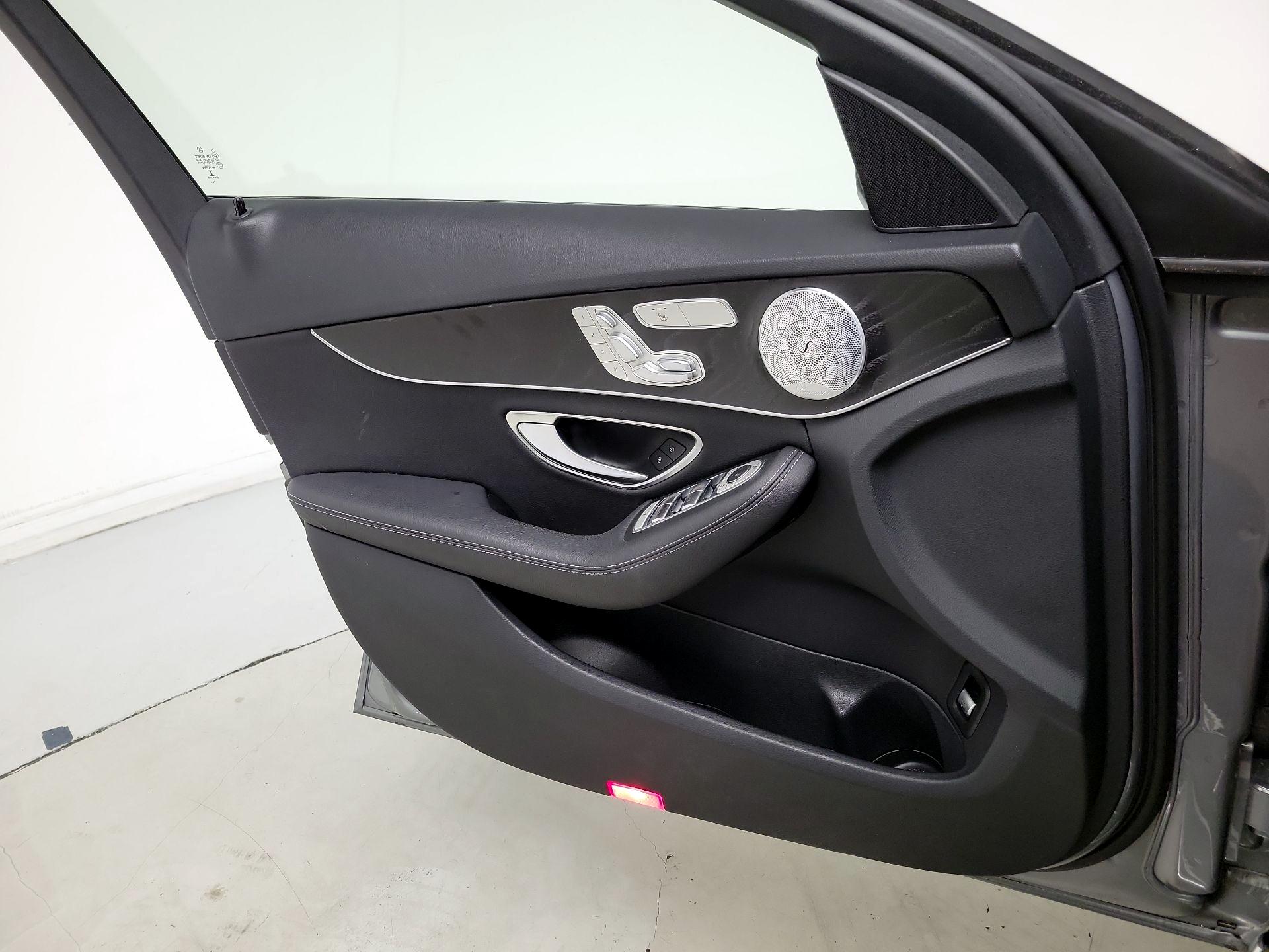 Thumbnail: 2016 Mercedes-Benz C-Class - 12