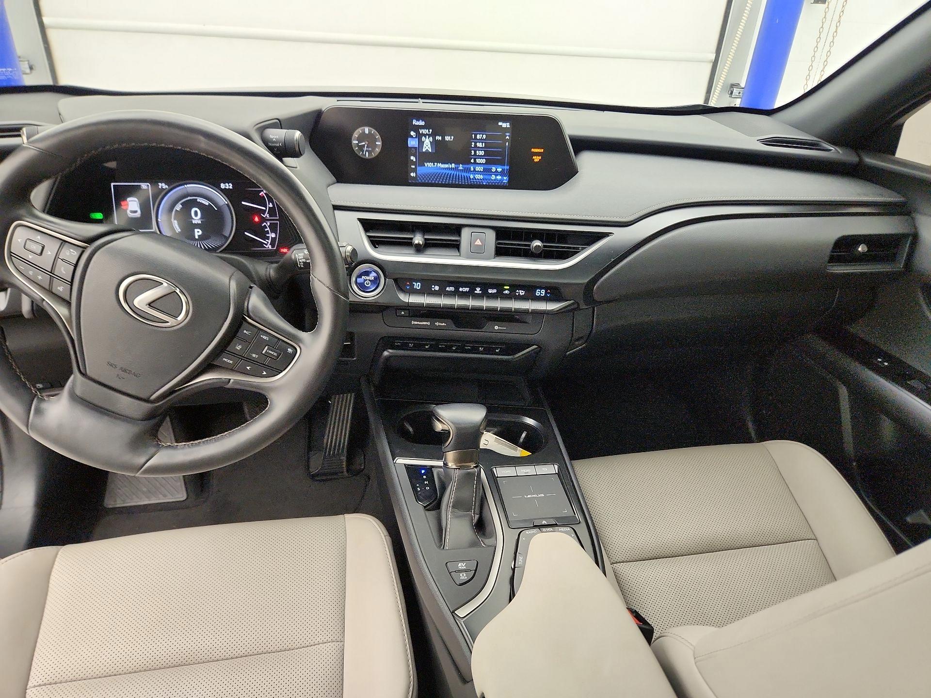 Thumbnail: 2021 Lexus UX - 9