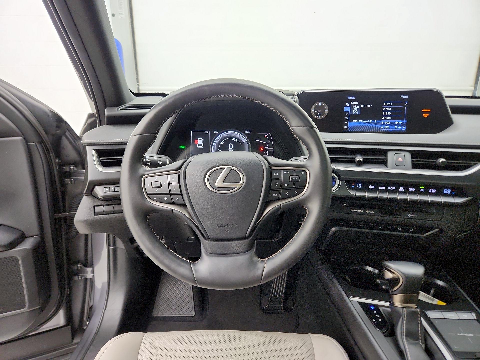 Thumbnail: 2021 Lexus UX - 10