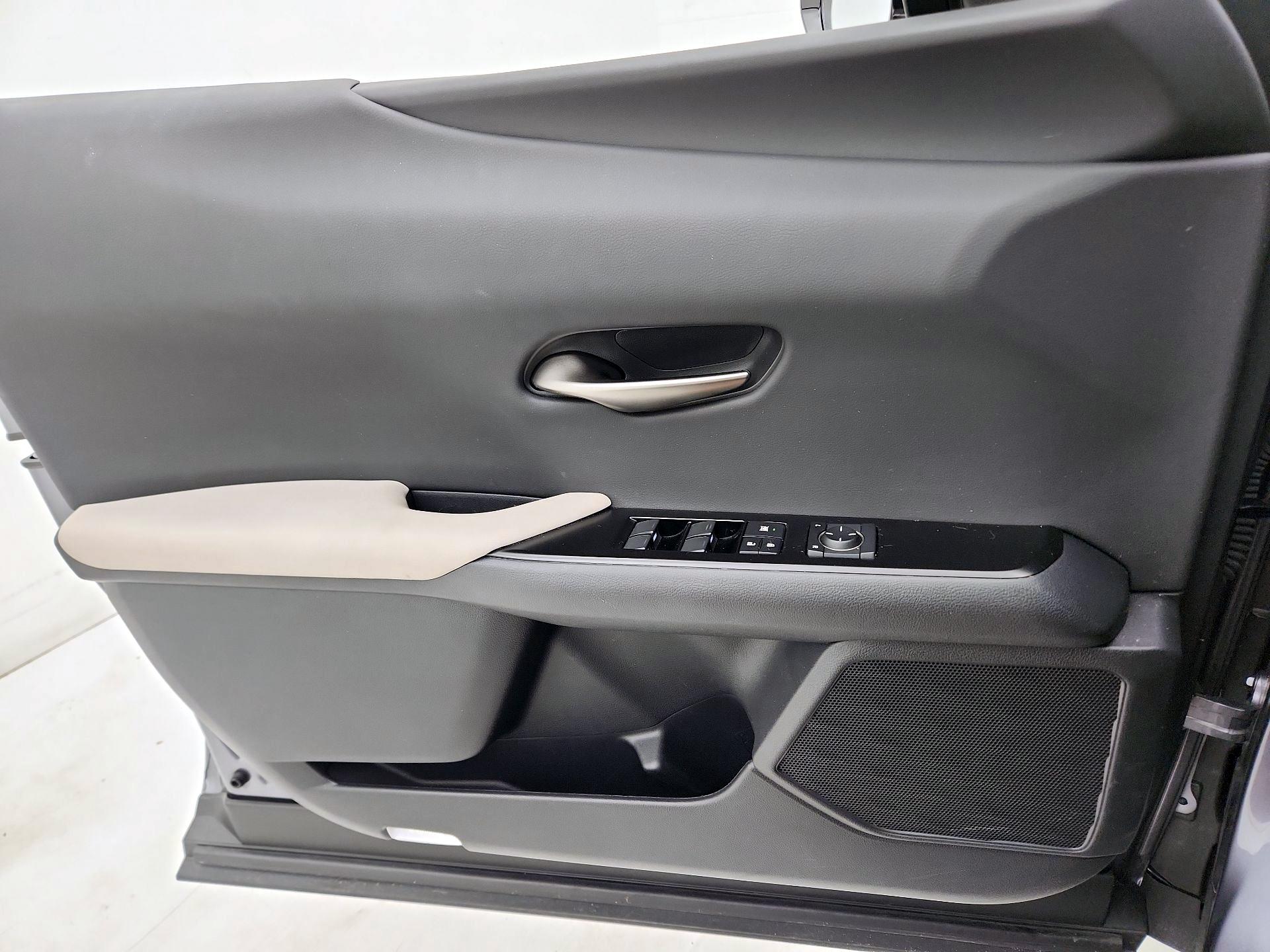 Thumbnail: 2021 Lexus UX - 12