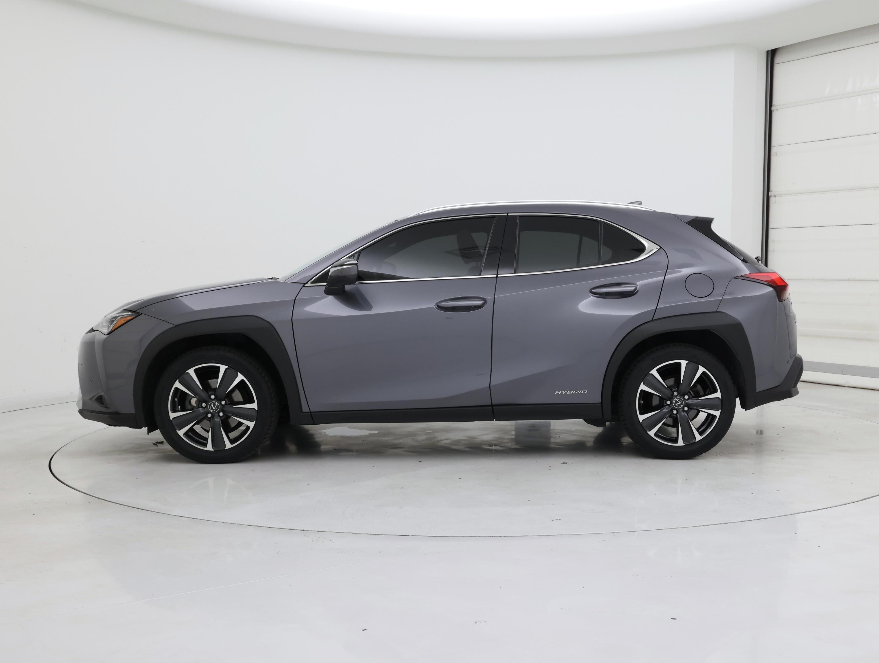 Thumbnail: 2021 Lexus UX - 3
