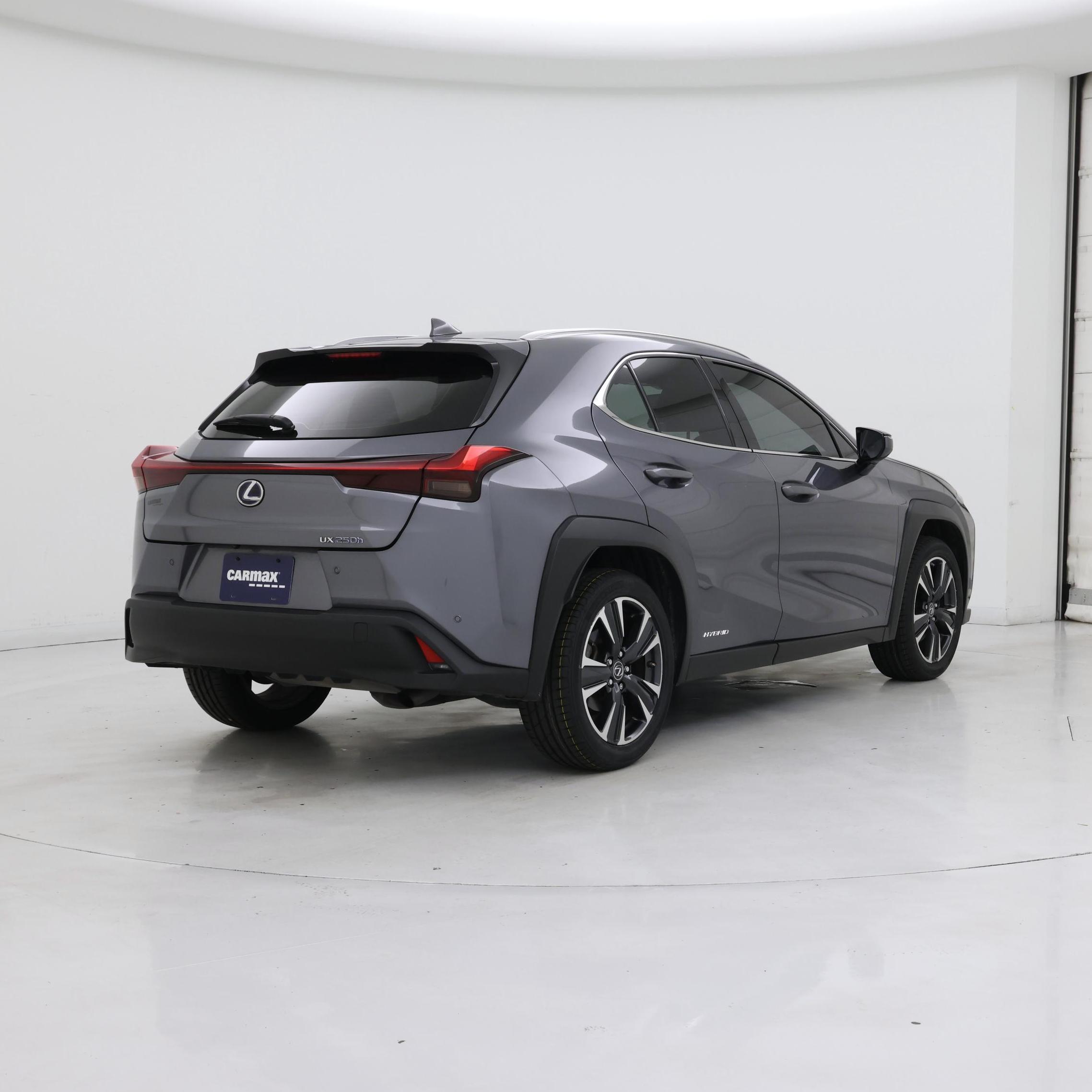 Thumbnail: 2021 Lexus UX - 8
