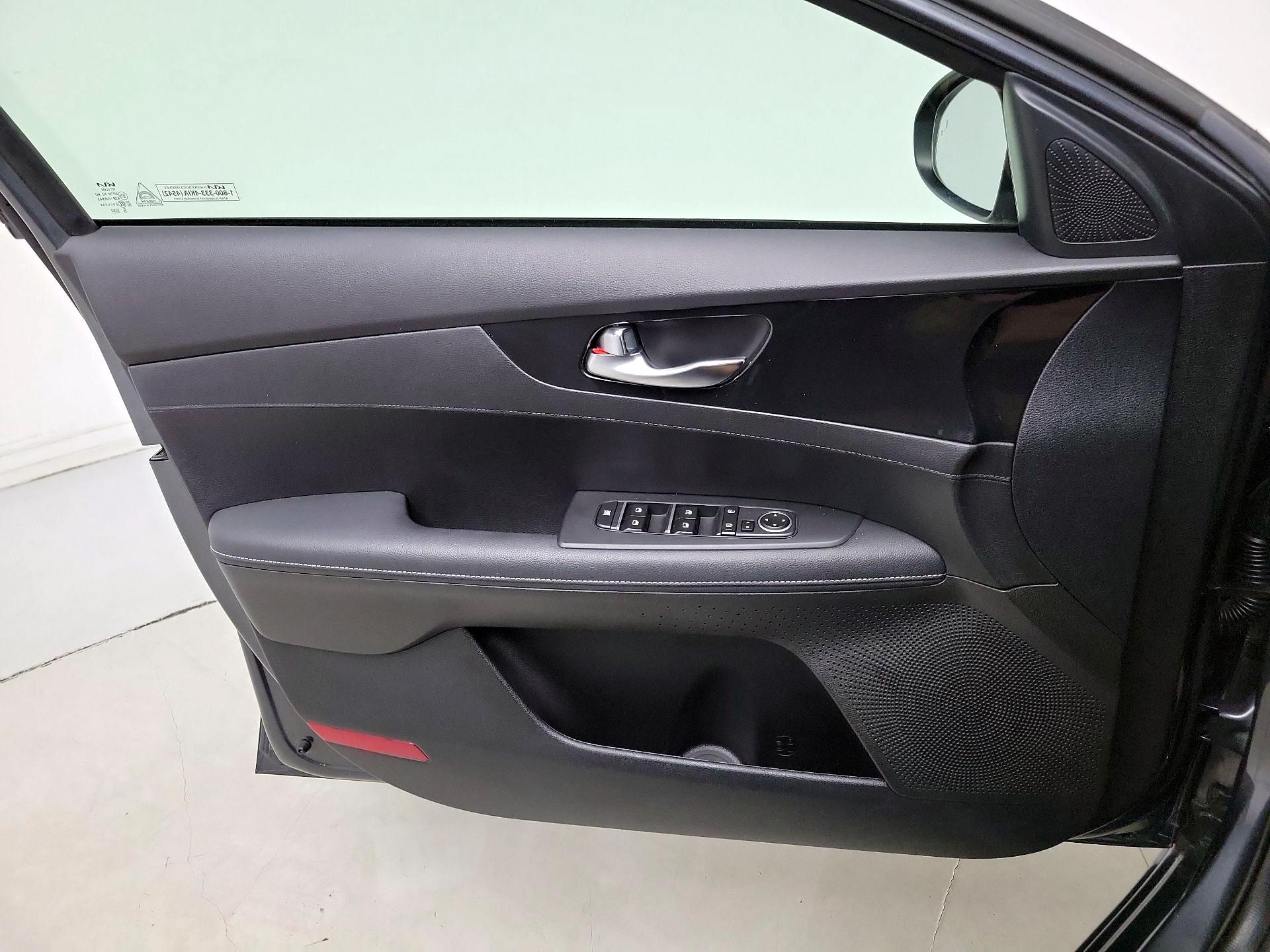 Thumbnail: 2023 Kia Forte - 12