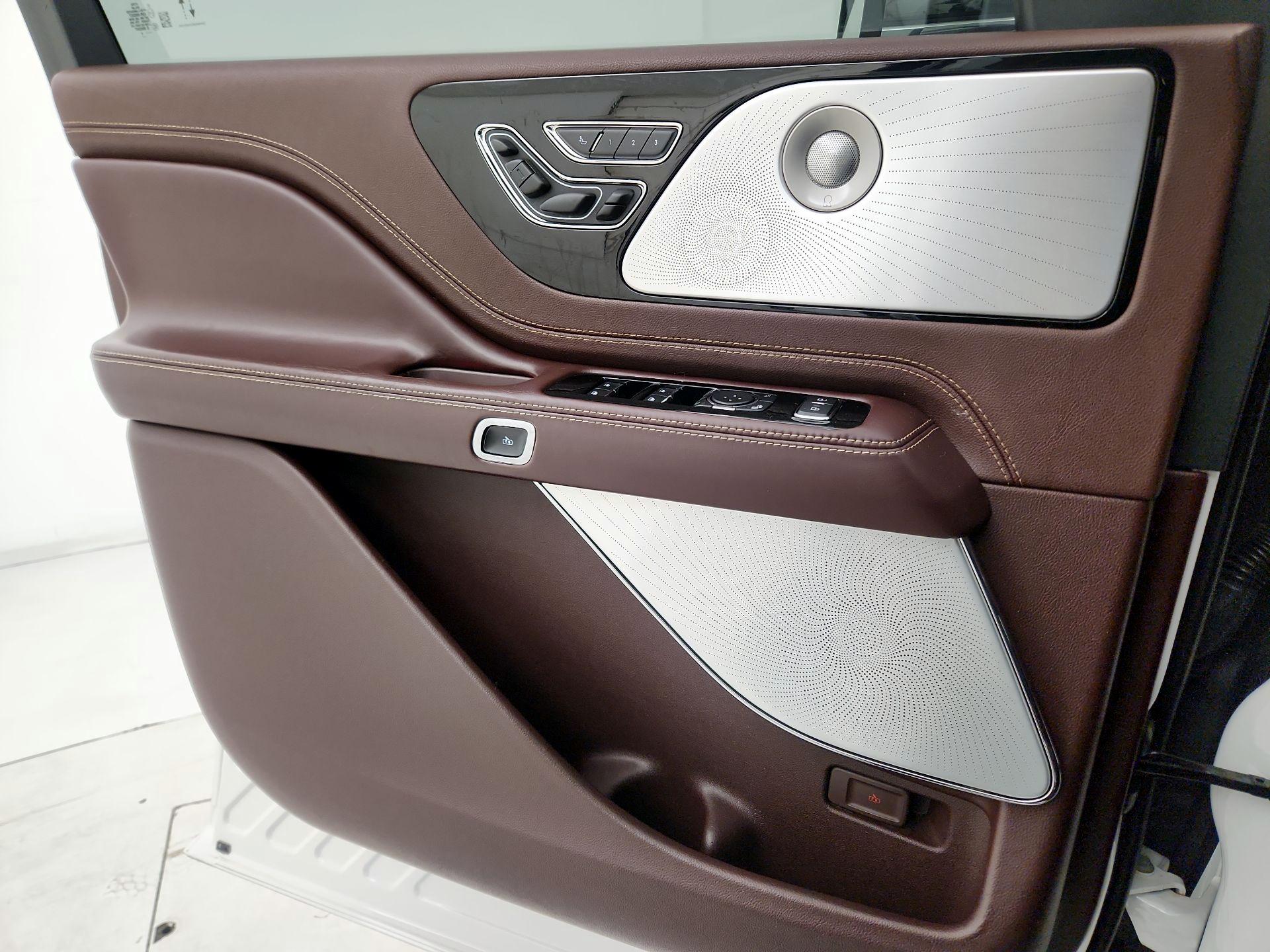 Thumbnail: 2020 Lincoln Aviator - 12