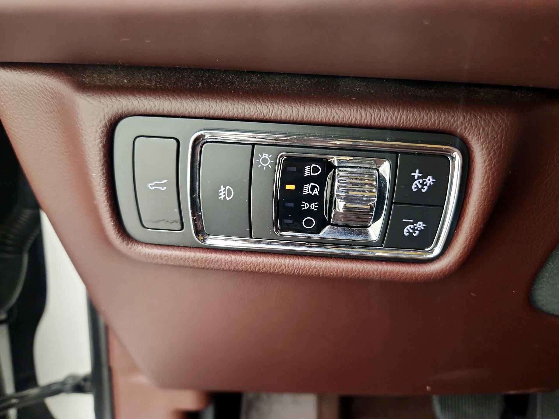 Thumbnail: 2020 Lincoln Aviator - 13