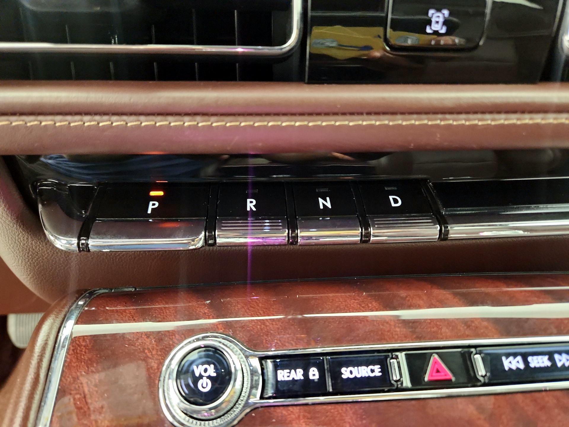Thumbnail: 2020 Lincoln Aviator - 18