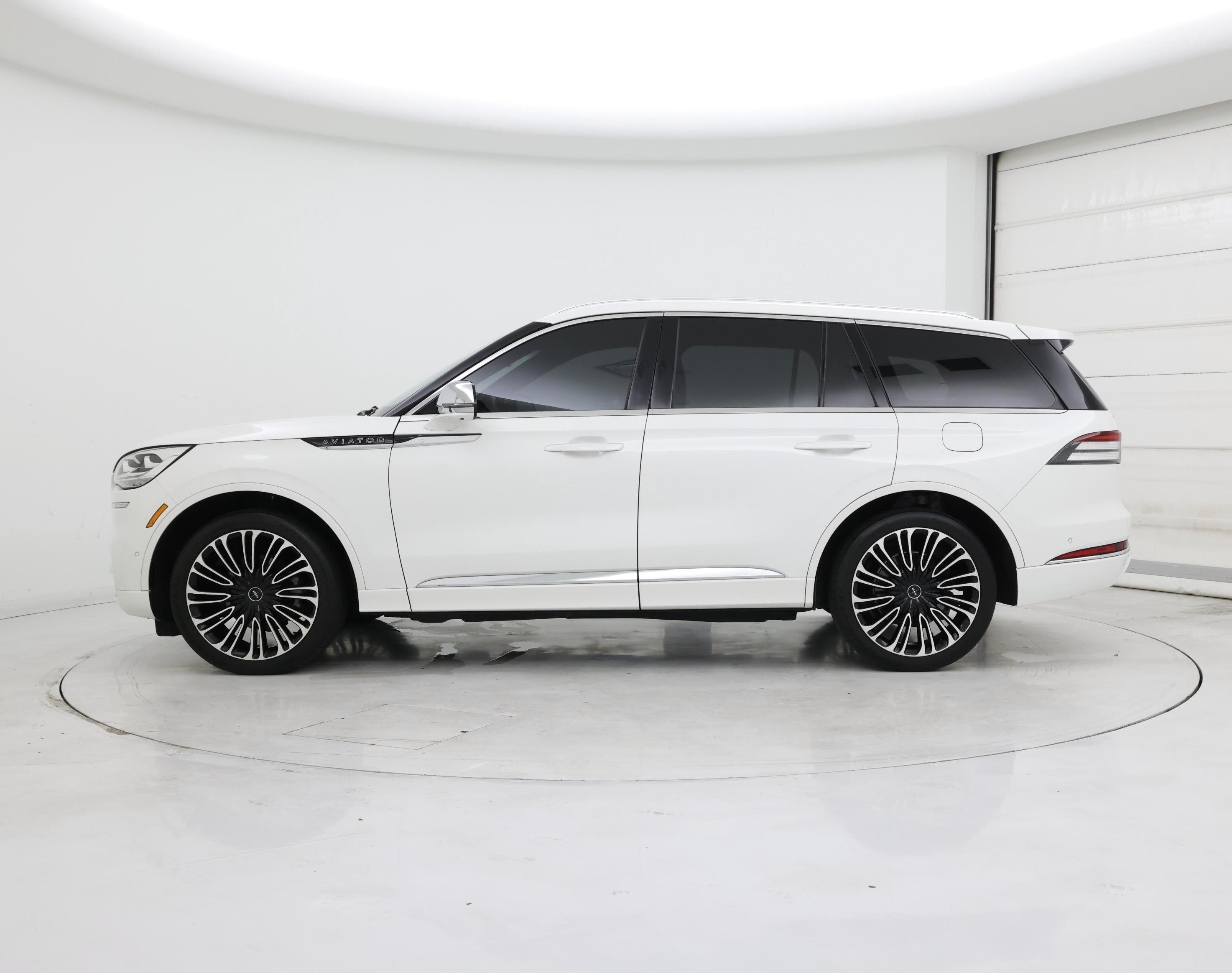 Thumbnail: 2020 Lincoln Aviator - 3