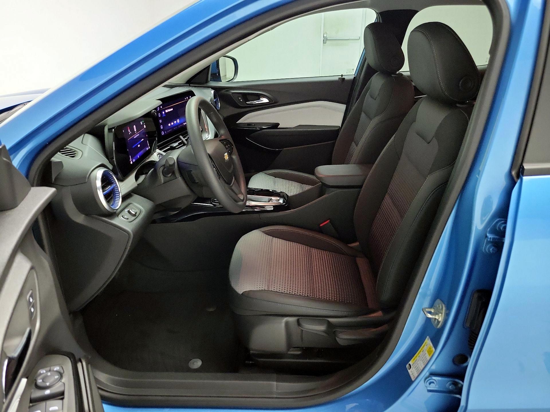 Thumbnail: 2025 Chevrolet Trax - 11