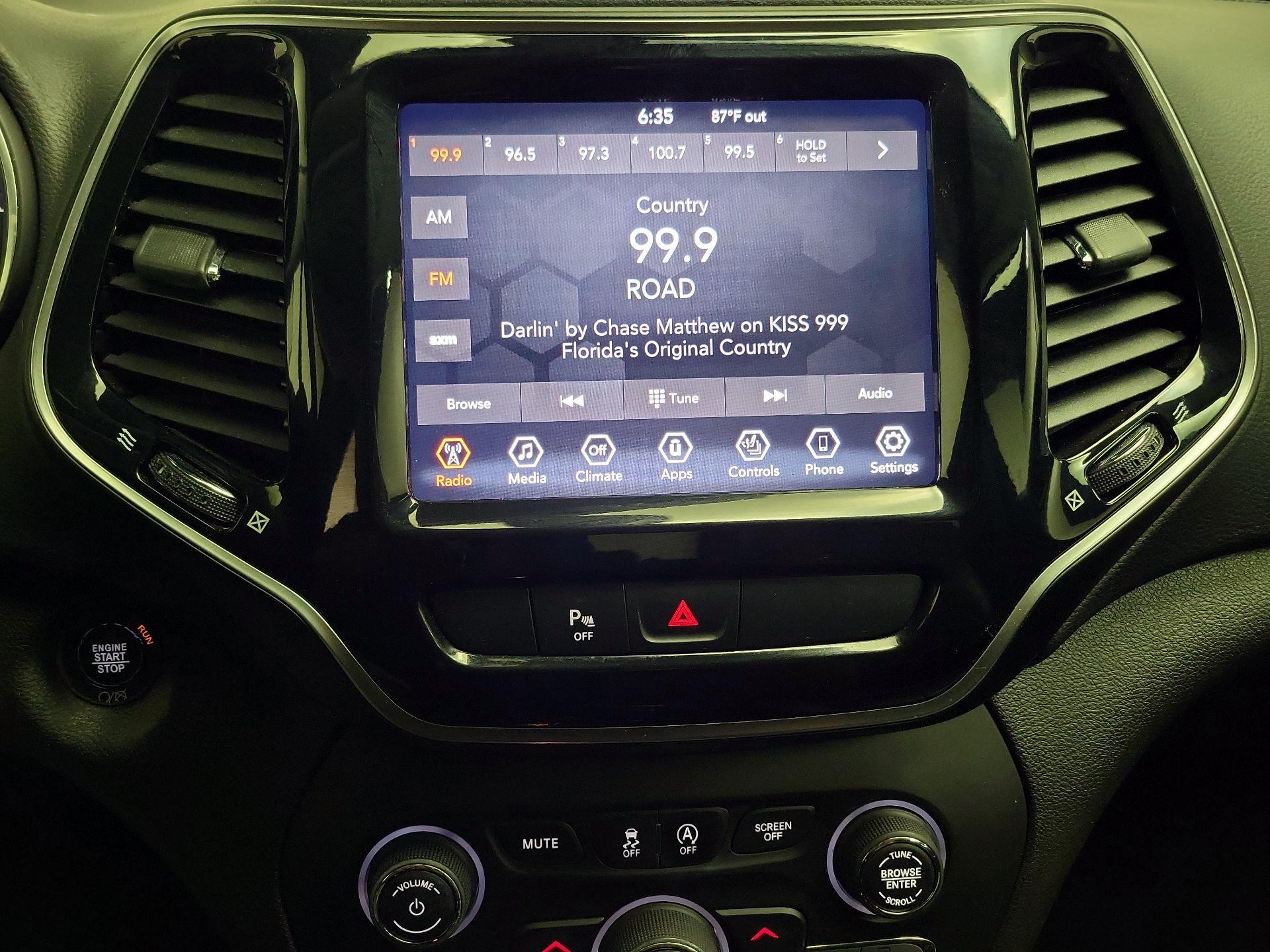 Thumbnail: 2019 Jeep Cherokee - 16
