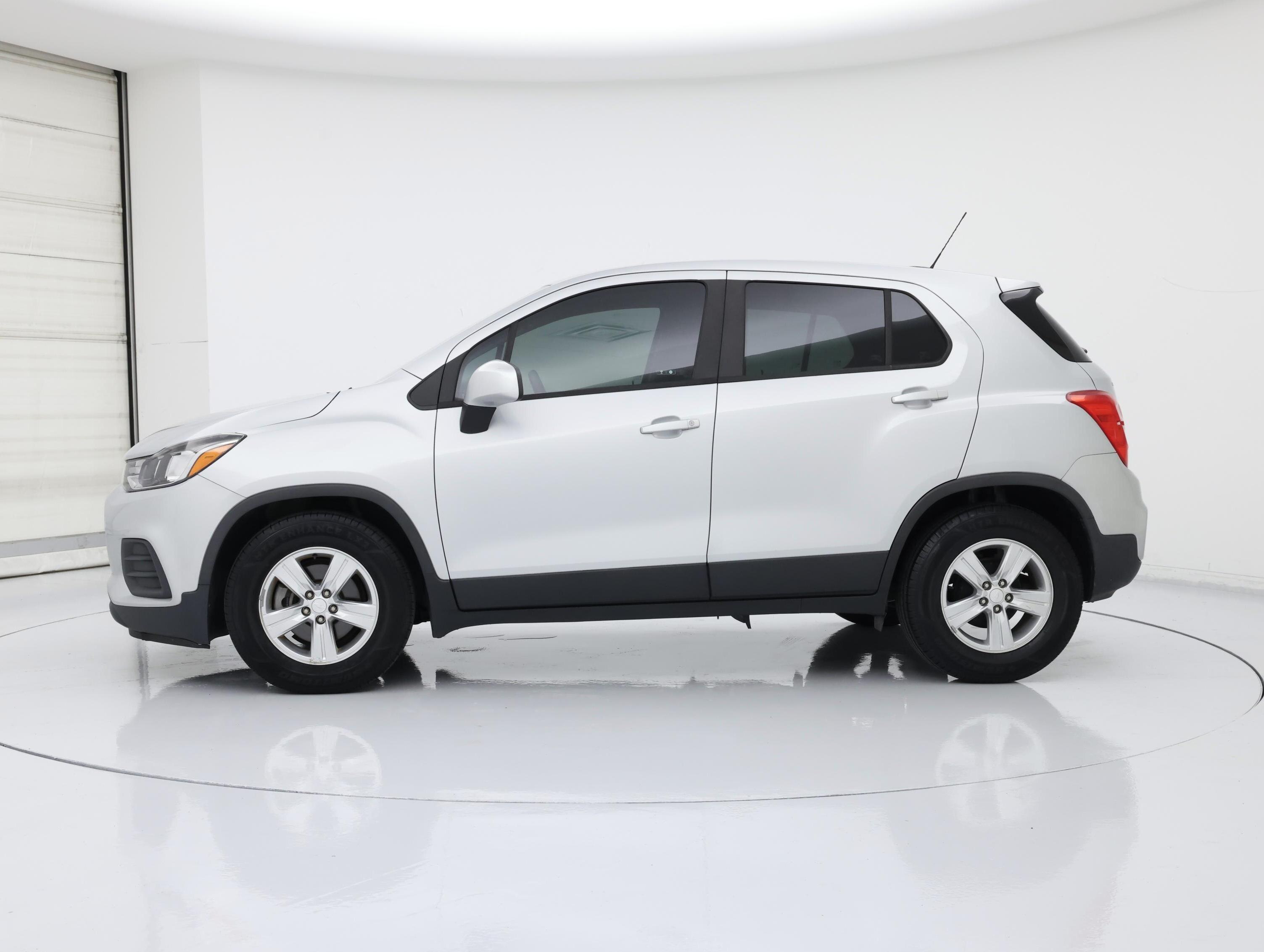 Thumbnail: 2020 Chevrolet Trax - 3