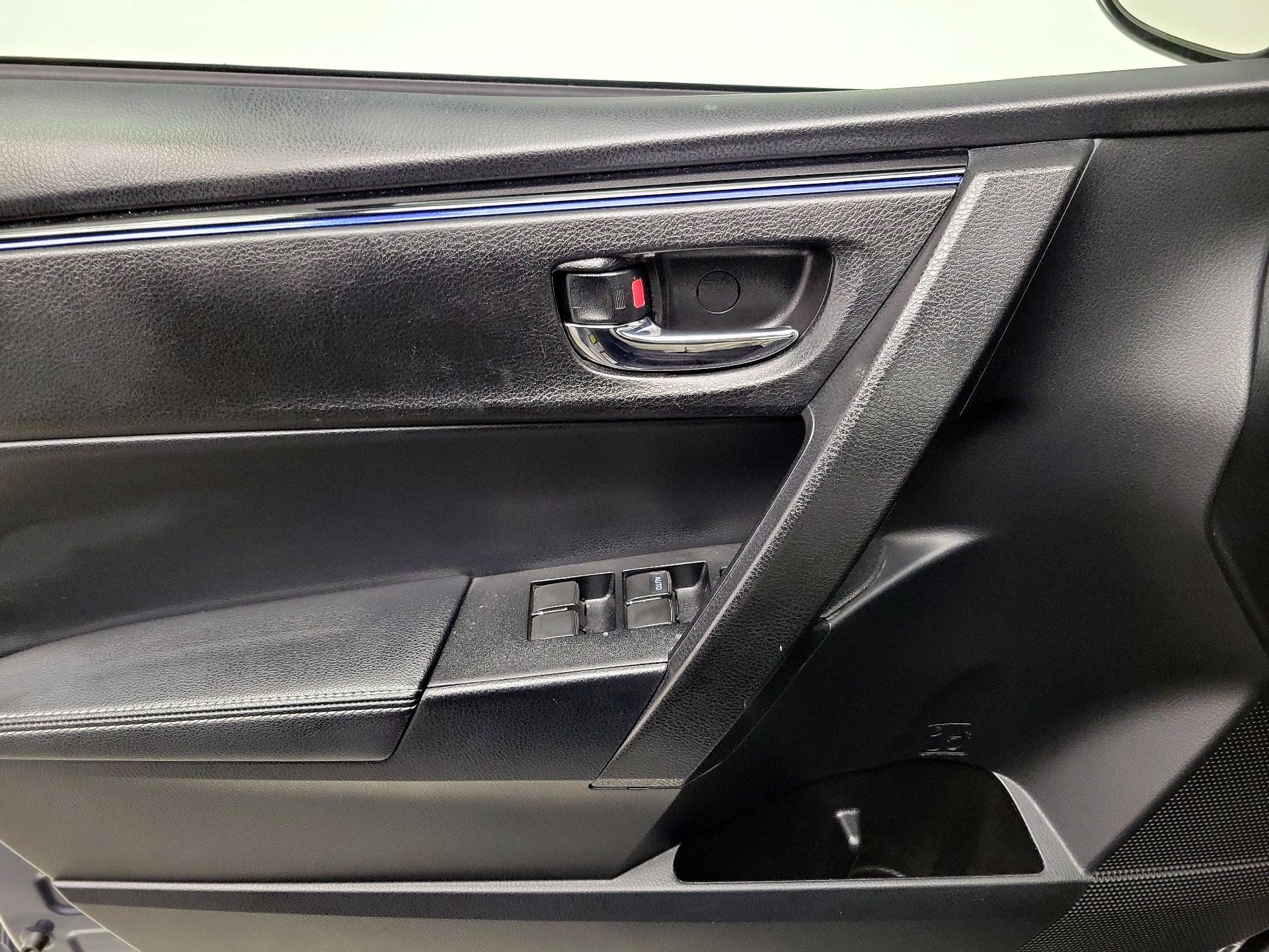 Thumbnail: 2017 Toyota Corolla - 12