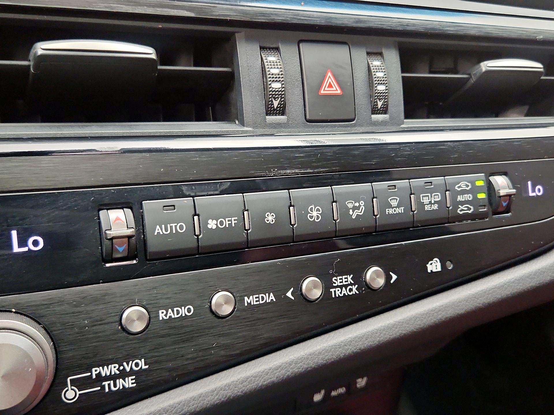 Thumbnail: 2022 Lexus ES - 16