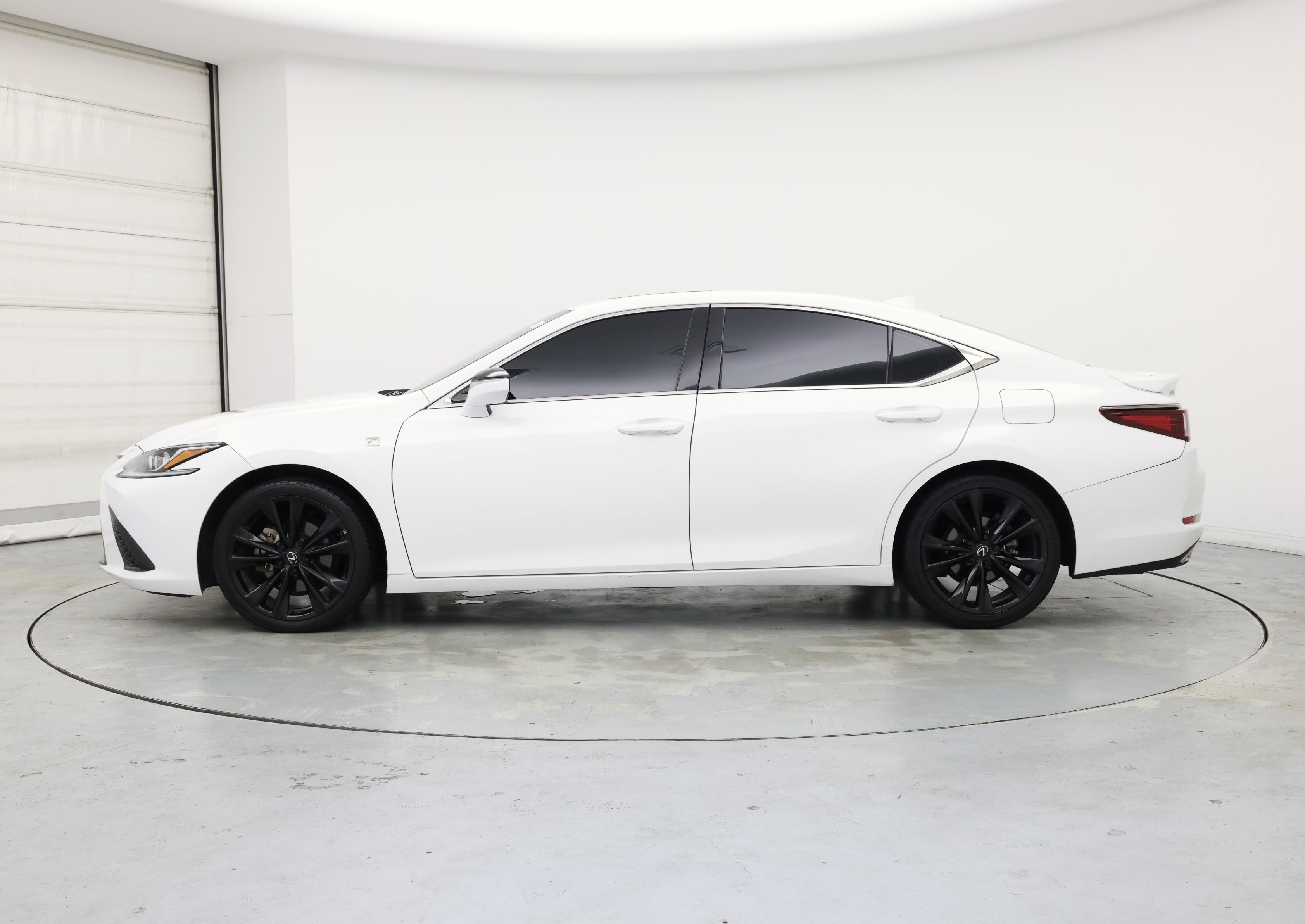 Thumbnail: 2022 Lexus ES - 3