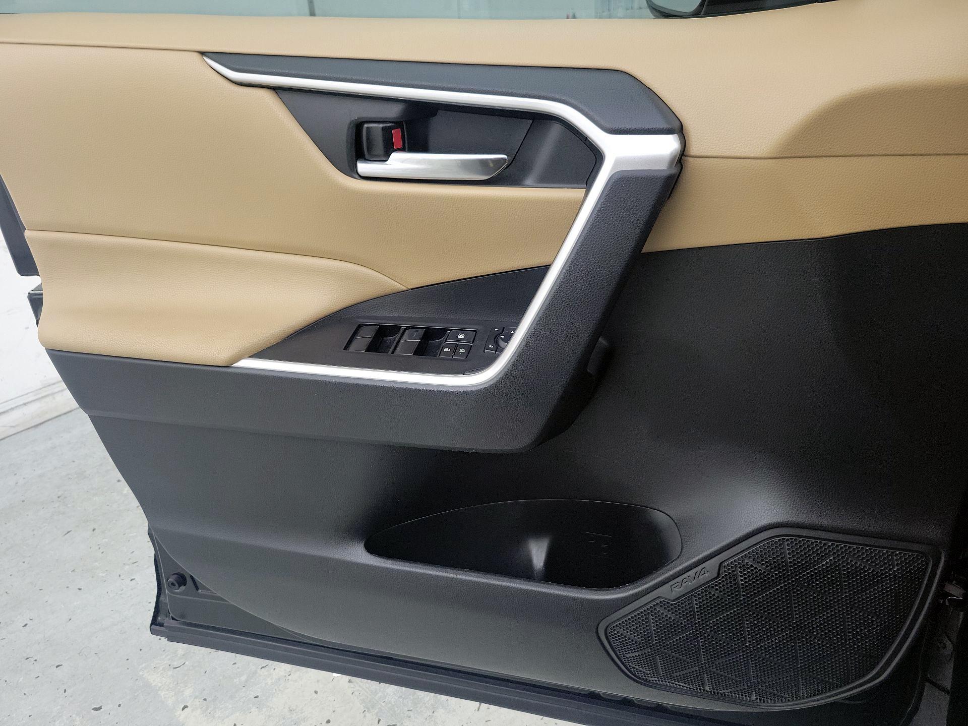 Thumbnail: 2021 Toyota RAV4 - 12