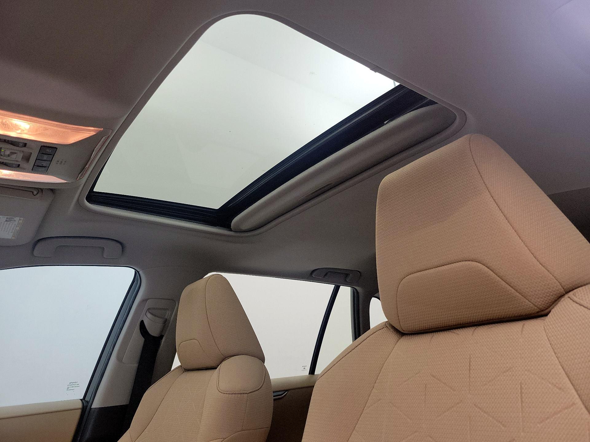 Thumbnail: 2021 Toyota RAV4 - 19