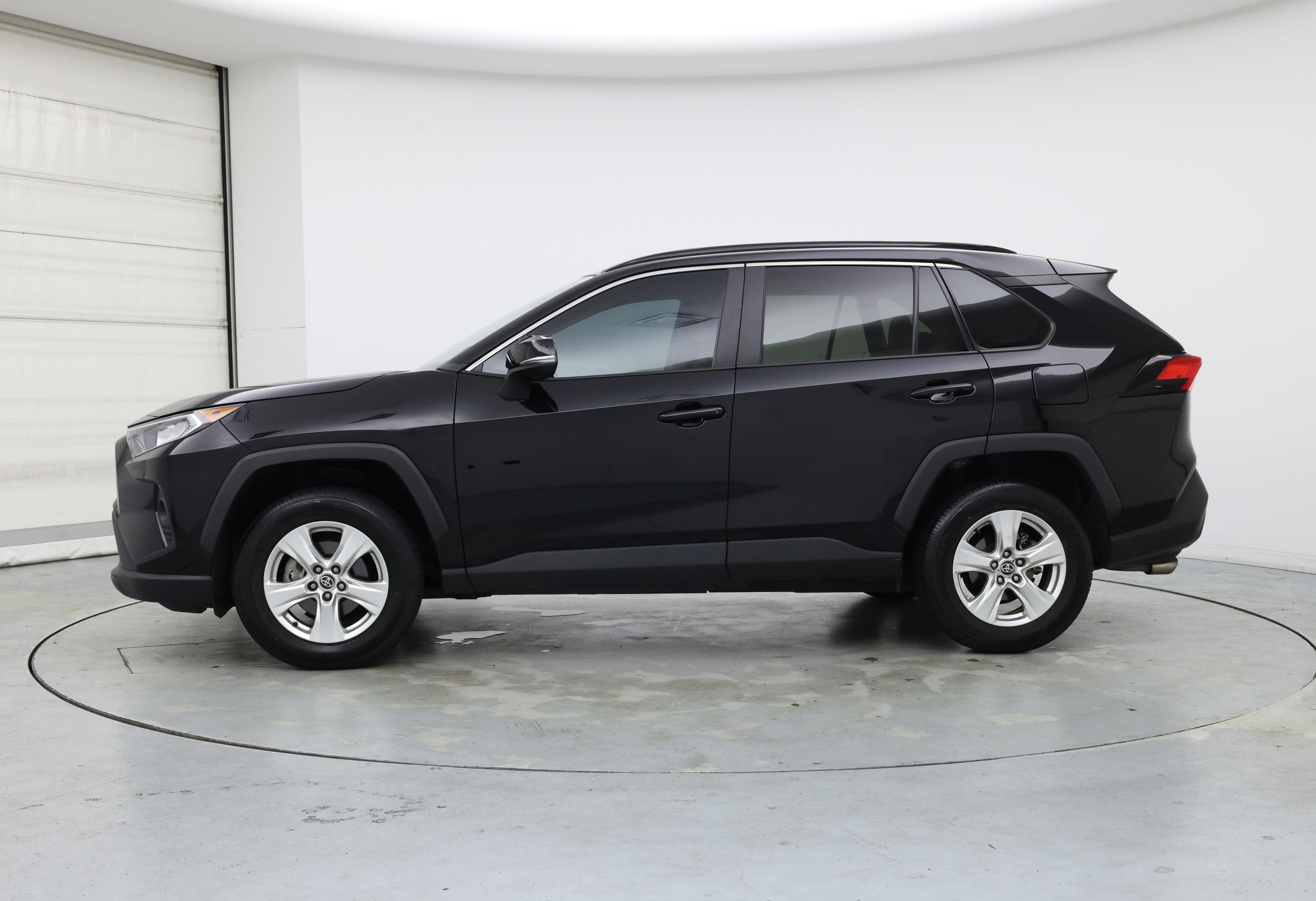 Thumbnail: 2021 Toyota RAV4 - 3