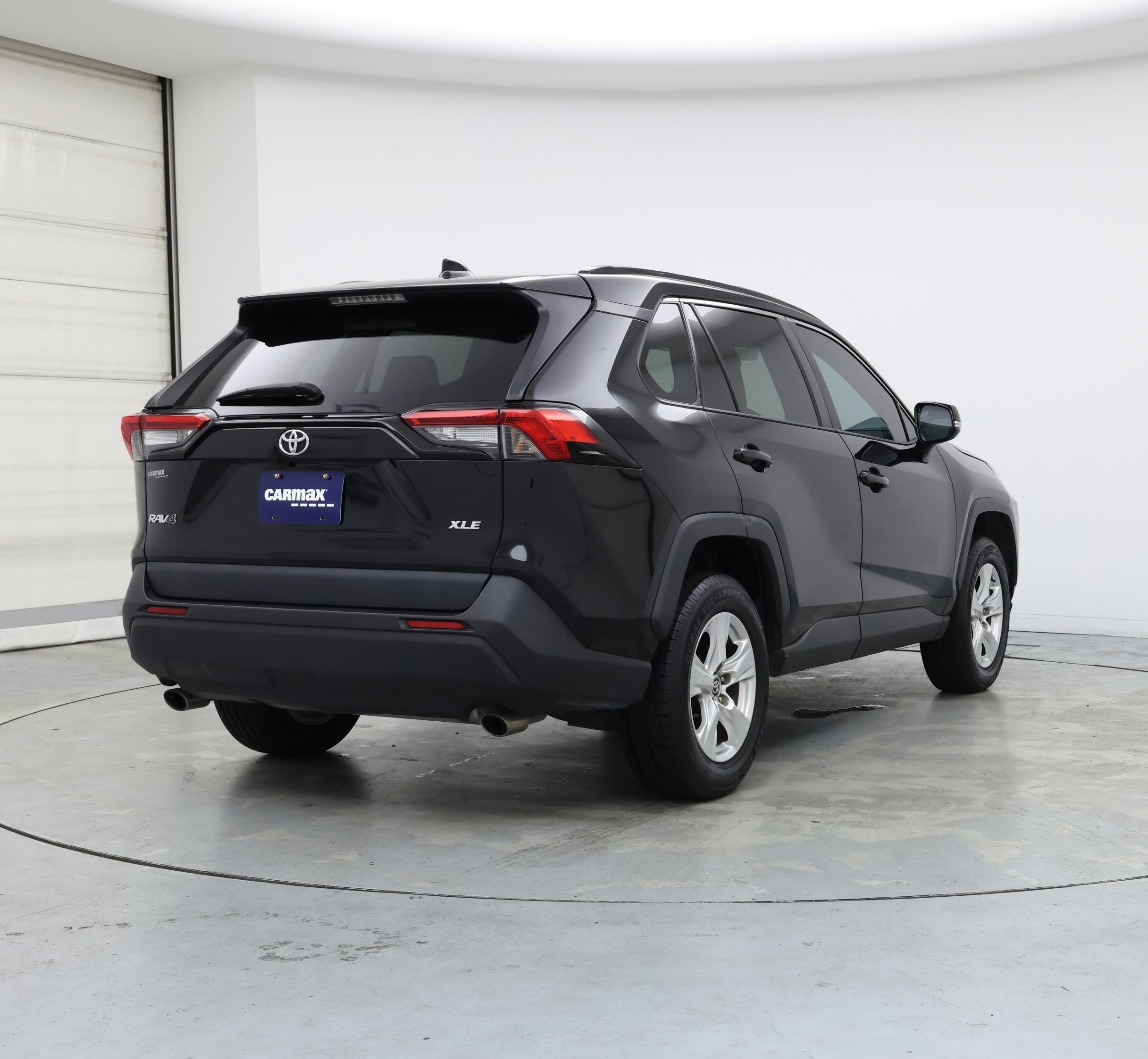 Thumbnail: 2021 Toyota RAV4 - 8