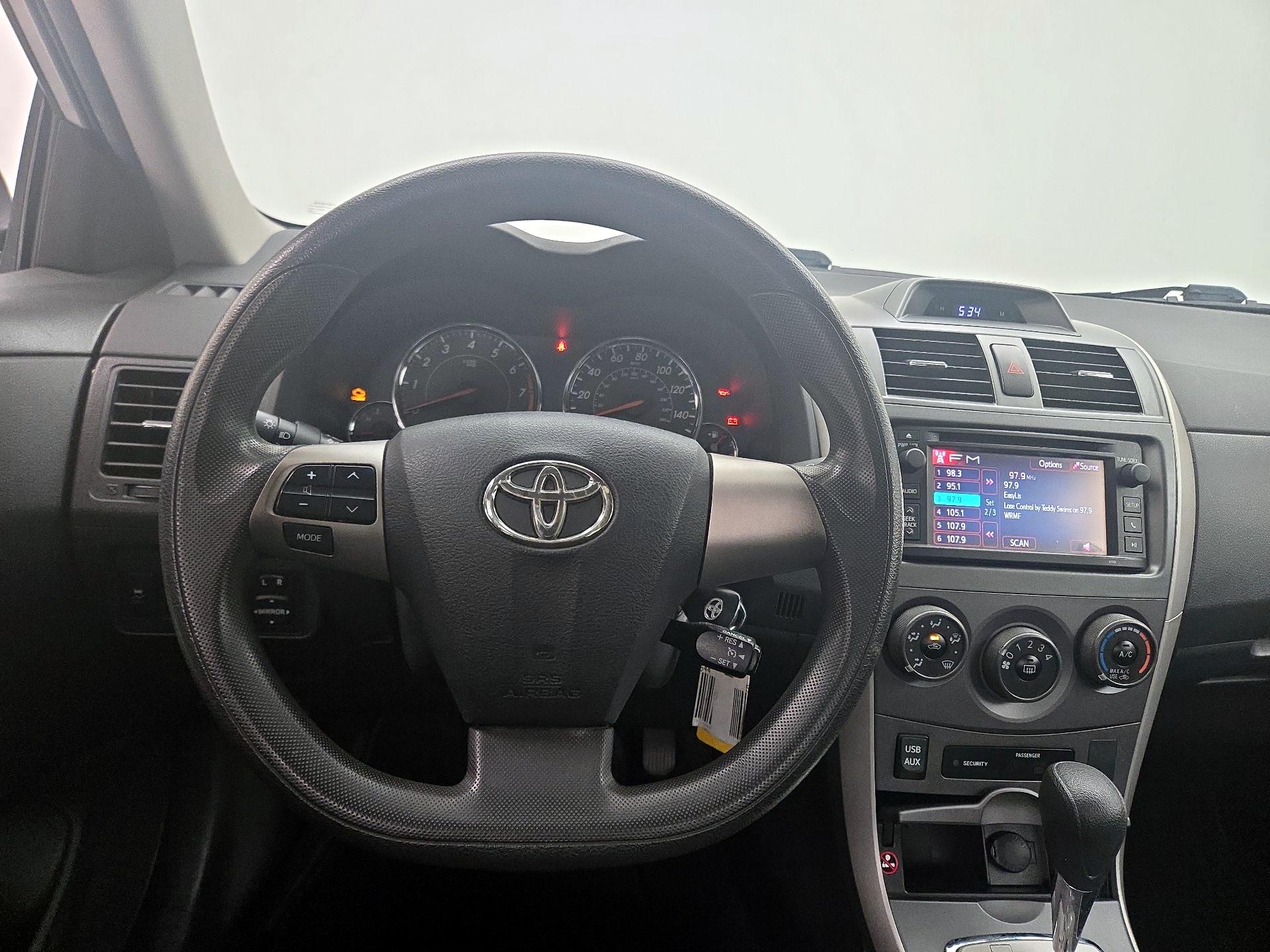 Thumbnail: 2013 Toyota Corolla - 10